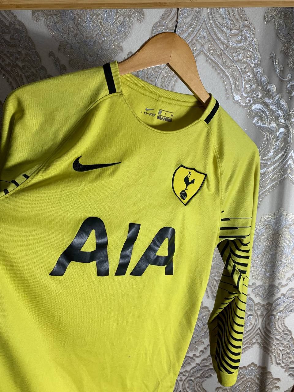 Nike Vintage Nike FC Tottenham Hotspur England Soccer Jersey Y2K Size US S / EU 44-46 / 1 - 3 Thumbnail