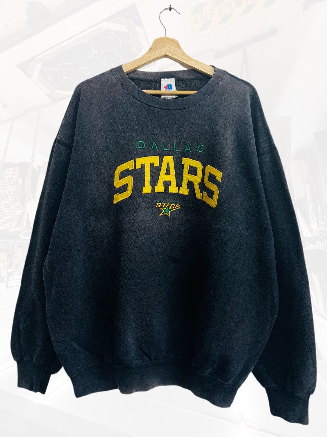 NHL VINTAGE 90s DALLAS STARS NHL BULLETIN ATHLETICS SWEATSHIRT Size US XXL / EU 58 / 5 - 1 Thumbnail
