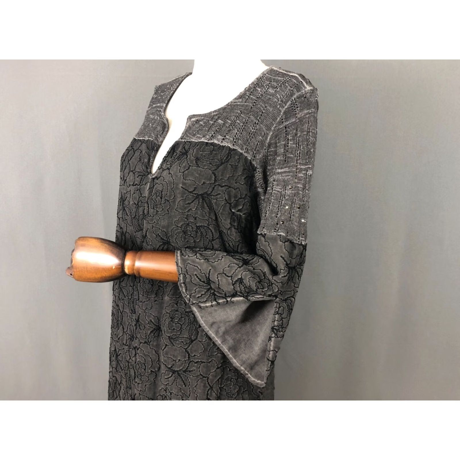 Vintage Elisa Cavaletti Dress Gray Floral Embroidered Knit A-Line Knee Length V-Neck 3/4 Sleeve Size ONE SIZE - 6 Thumbnail