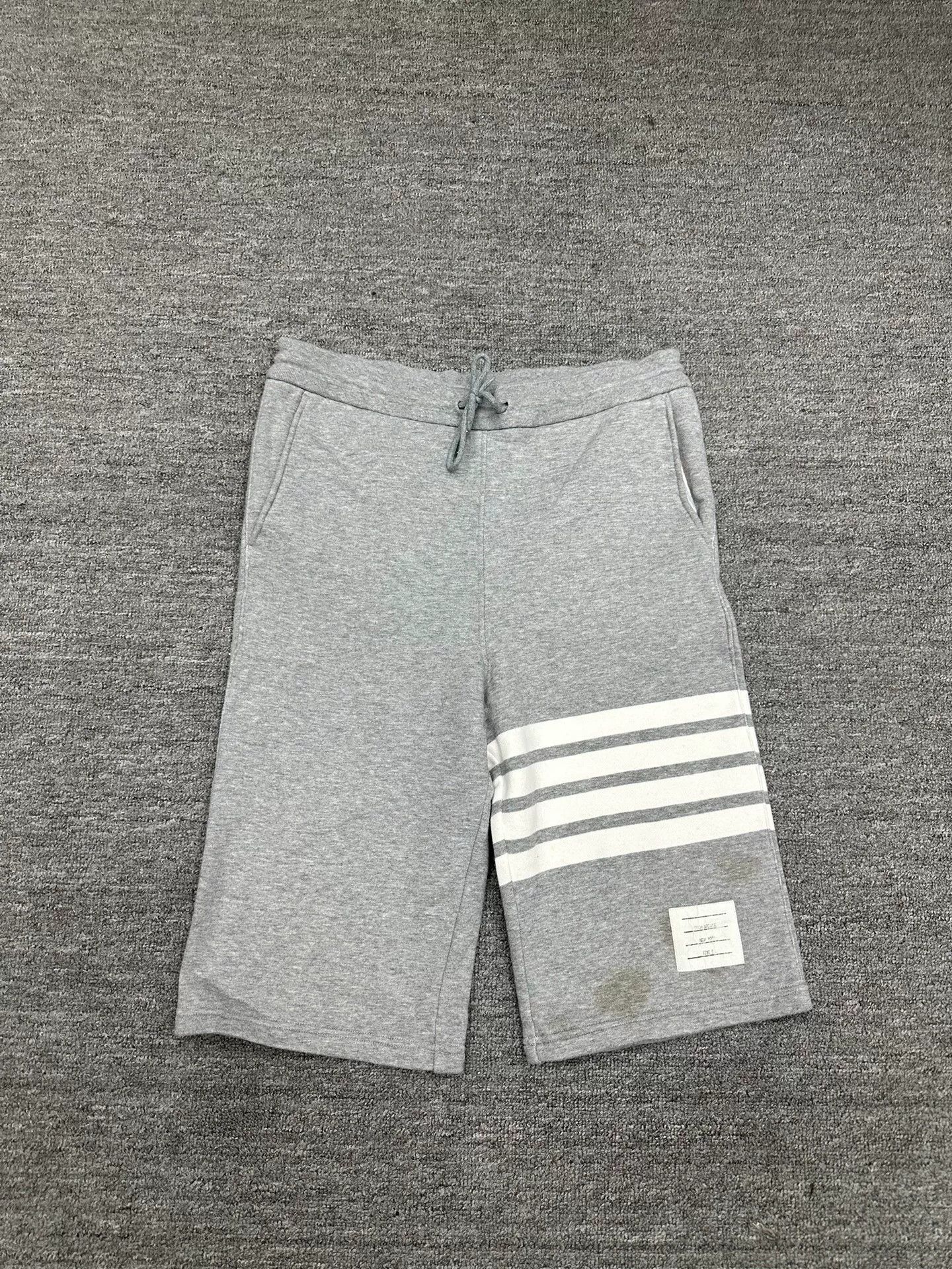 Thom Browne Thom Browne TB Classic Shorts Size US 26 / EU 42 - 1 Thumbnail