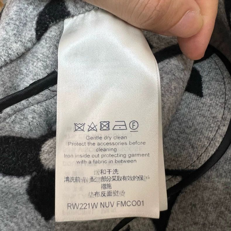 Louis Vuitton Louis Vuitton Short black presbyopic big logo wool jacket Size XS / US 0-2 / IT 36-38 - 4 Thumbnail