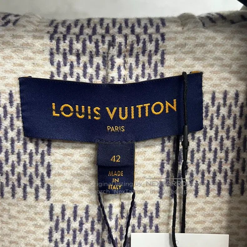 Louis Vuitton Louis Vuitton Beige Solid Tunic Hooded Long Sleeve Coat Size M / US 6-8 / IT 42-44 - 2 Thumbnail