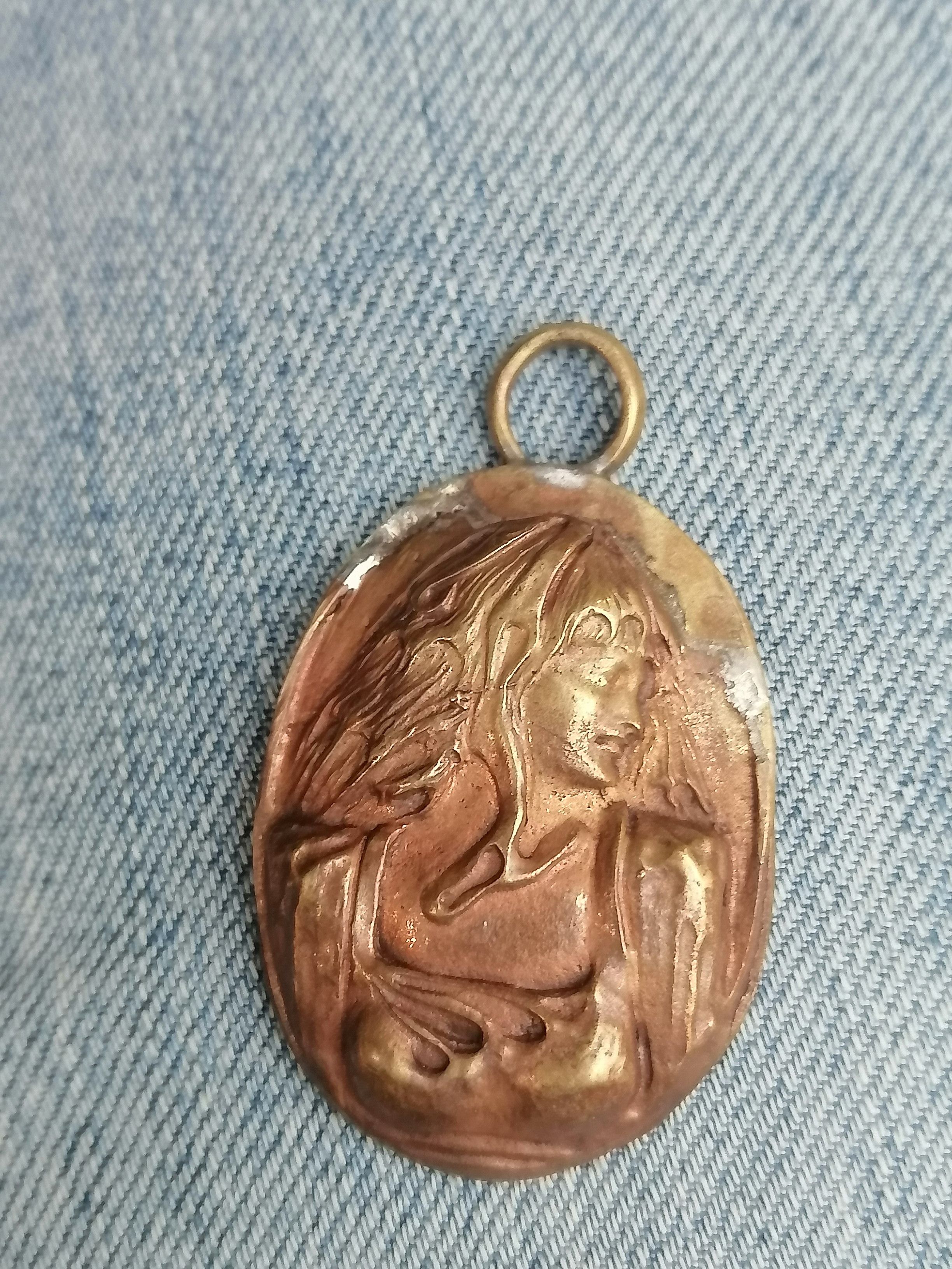 Vintage Vintage Brass Woman Portrait Relief Oval Pendant Size ONE SIZE - 4 Thumbnail