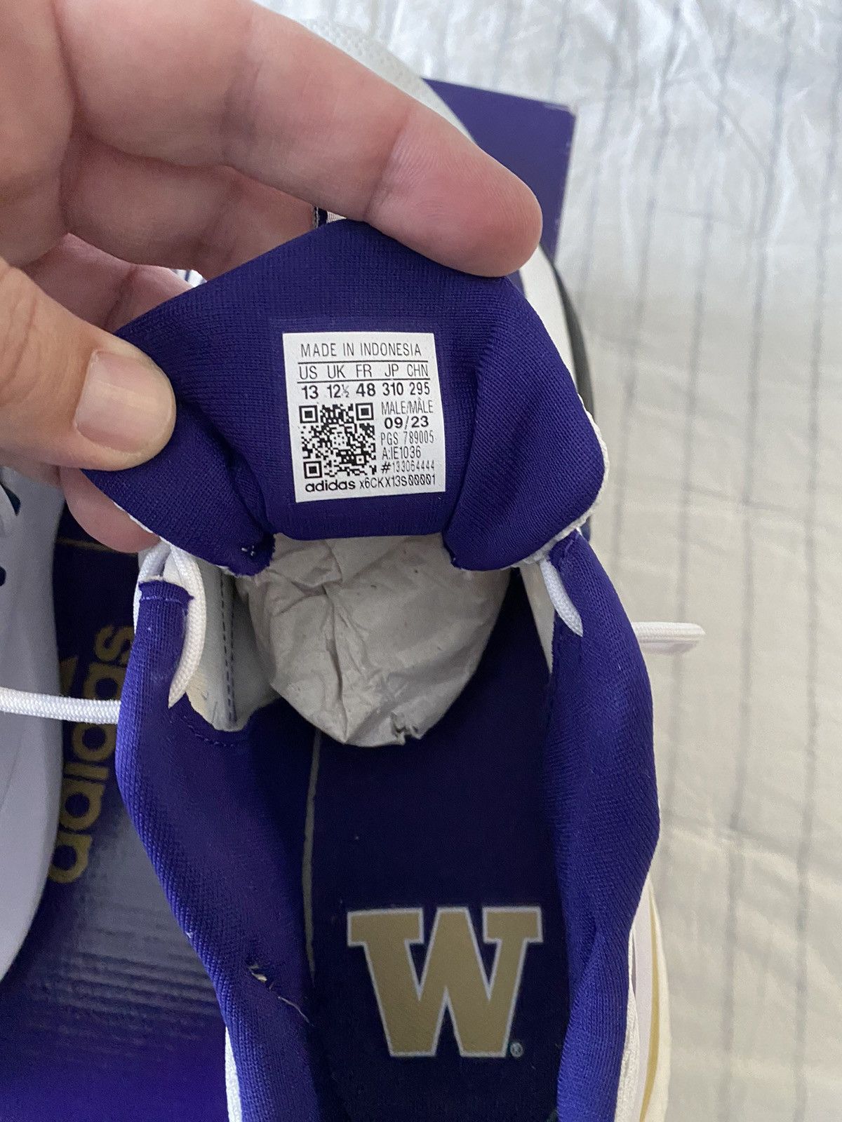 Adidas Adidas AlphaBoost V1 Washington Huskies Sz13 Size US 13 / EU 46 - 9 Thumbnail
