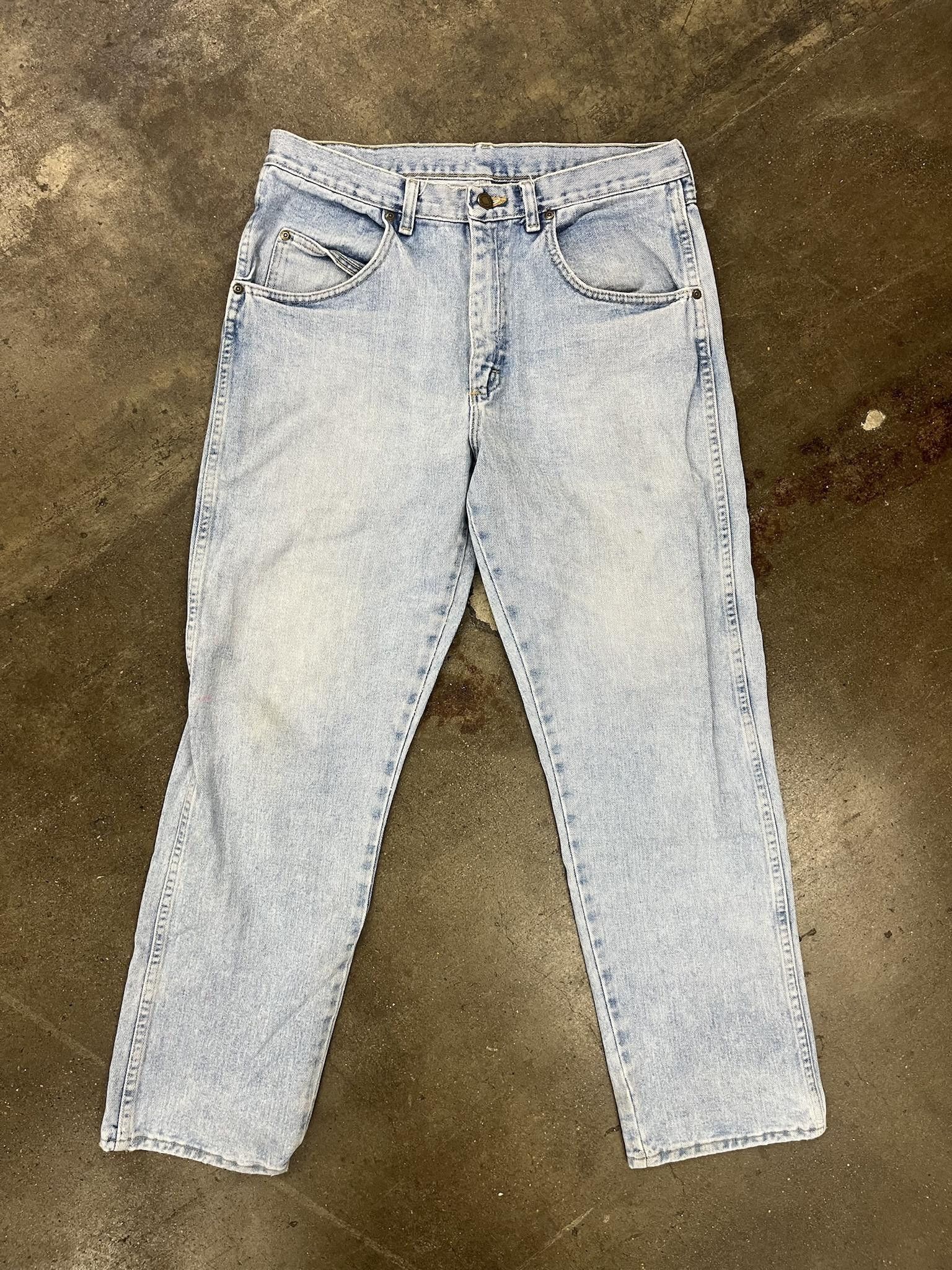 Vintage 2000's Wrangler Blues Regular Fit Lightwash Jeans Size US 34 / EU 50 - 1 Thumbnail