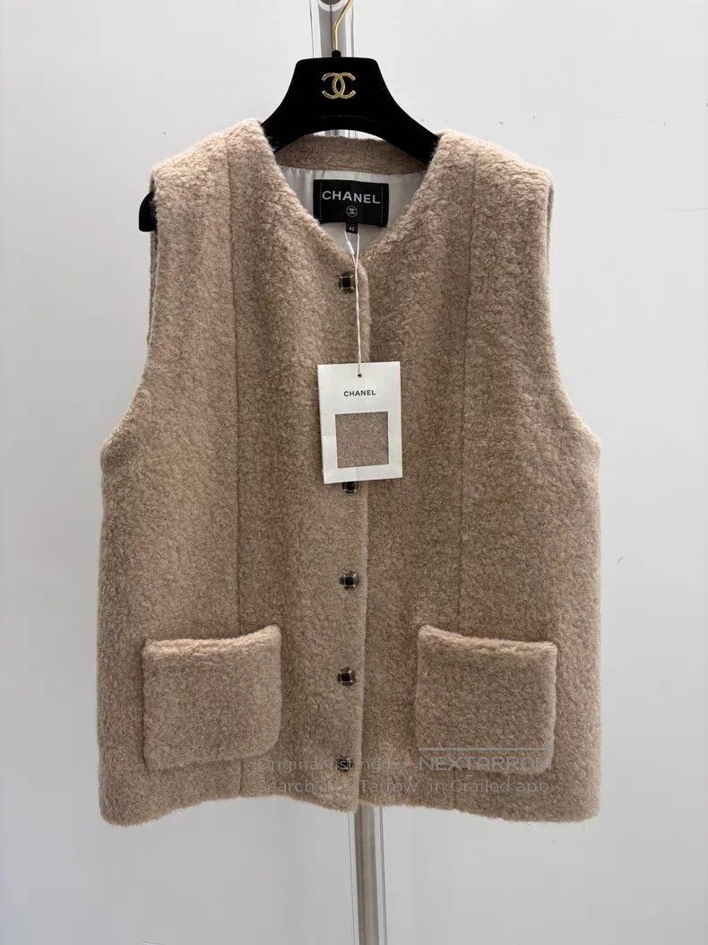 Chanel Chanel Ski series lamb wool vest Size M / US 6-8 / IT 42-44 - 1 Thumbnail
