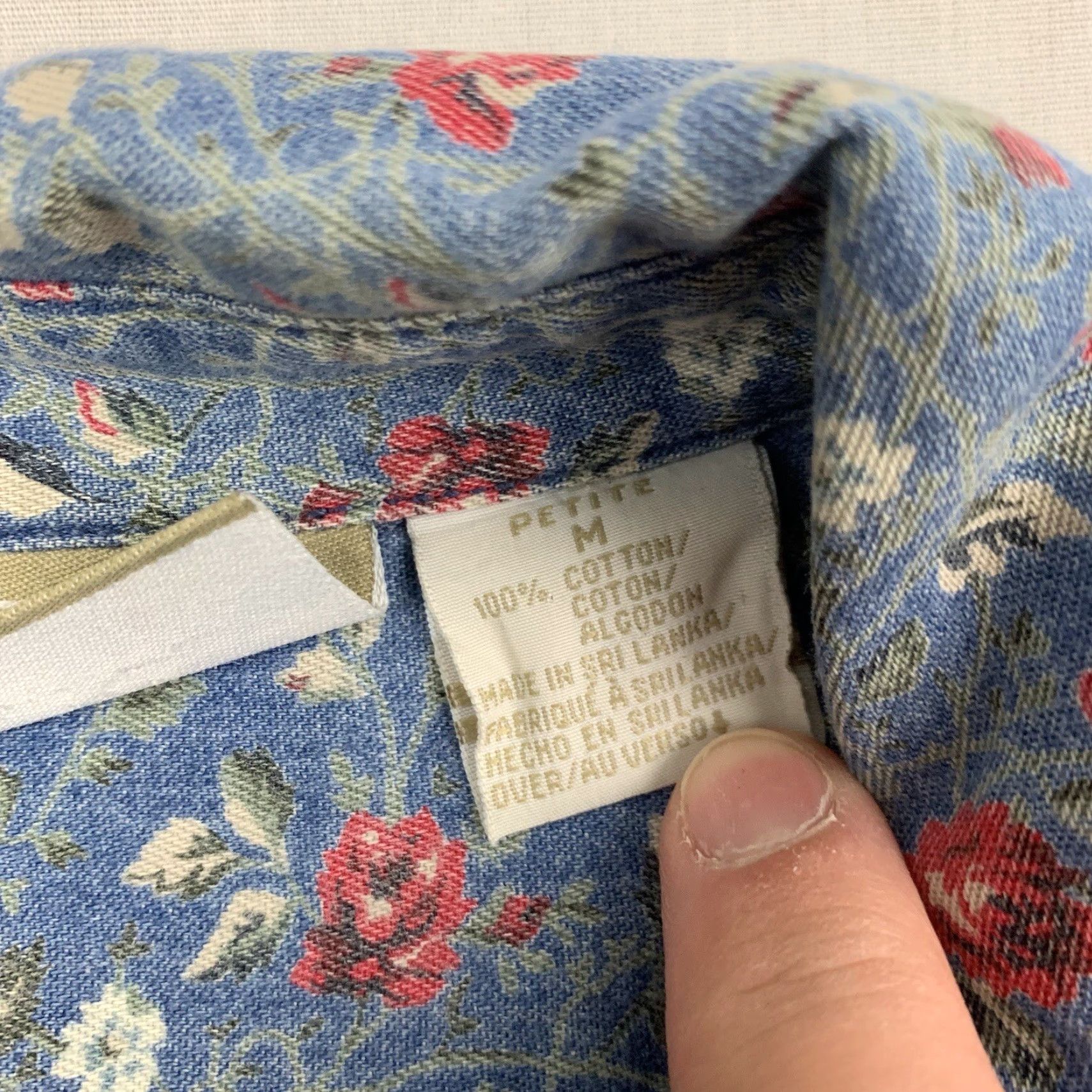 Liz Claiborne VINTAGE Liz Claiborne Women's Short Sleeve Button-Up Shirt Petite Medium Blue Floral 90s Y2K Size M / US 6-8 / IT 42-44 - 4 Thumbnail