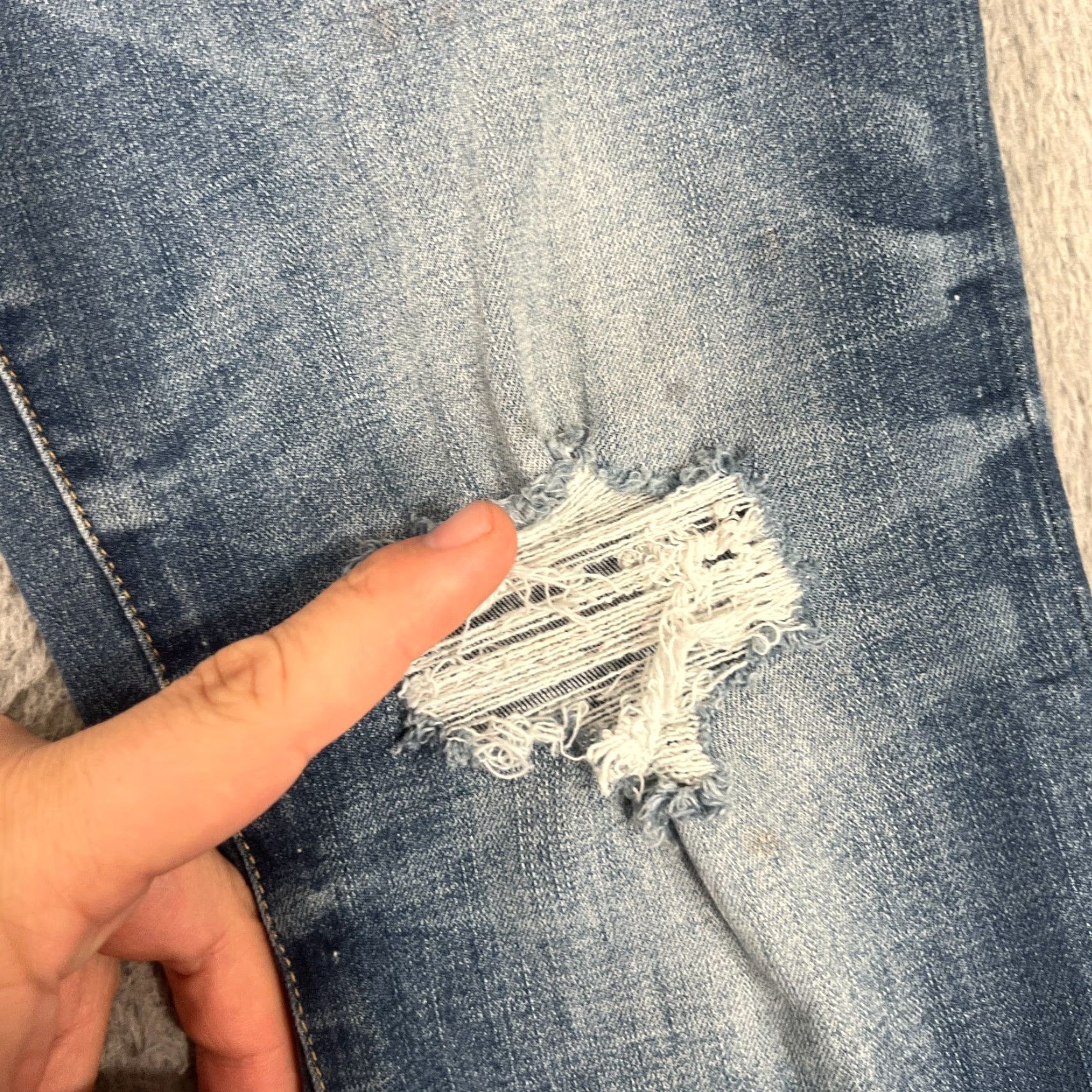 American Eagle Outfitters American Eagle Jeans Mens 32X30 Blue Distressed Actual Slim Flex 4 Size US 32 / EU 48 - 3 Thumbnail