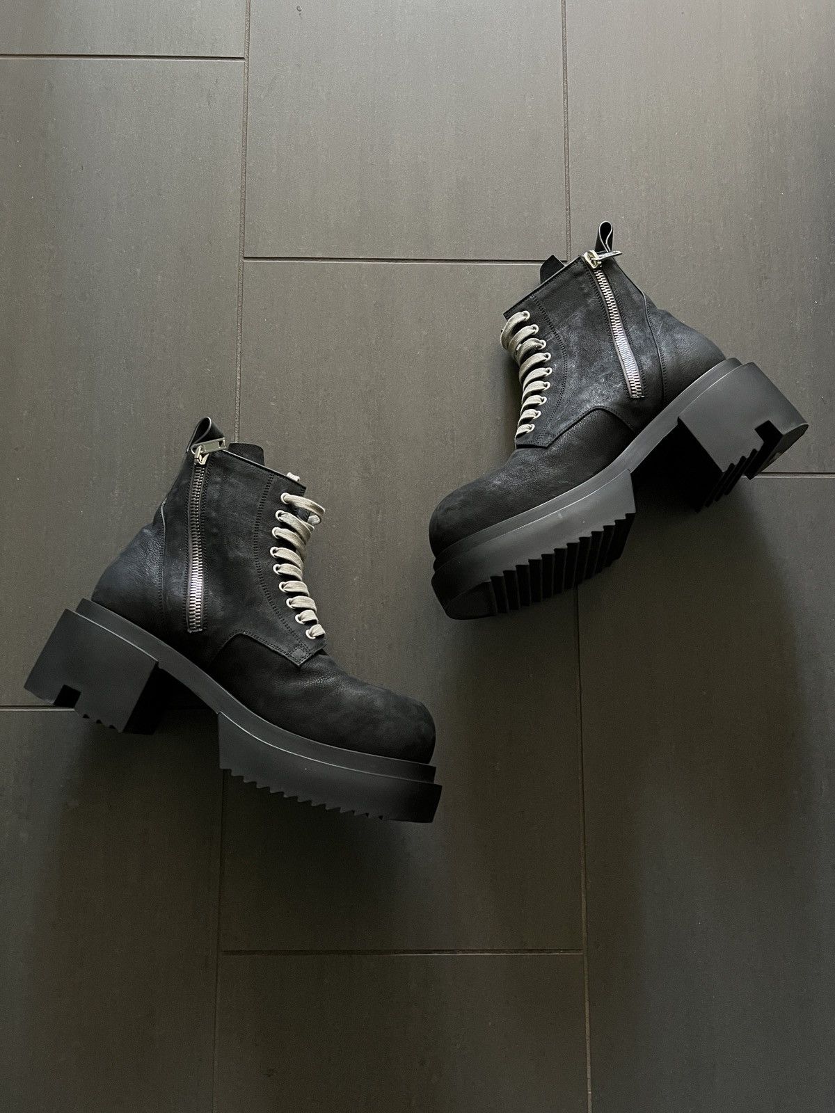 Rick Owens × Rick Owens Drkshdw Rick Owens Suede Laced Zip Rick Owens × Rick Owens Drkshdw Rick Owens Suede Laced Zip