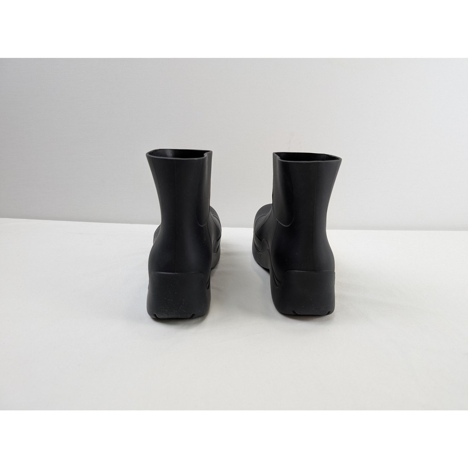 Bottega Veneta o1rshd1 Q:4 / Matt Rubber Puddle Ankle Boots in Black 44 Size US 11 / EU 44 - 7 Thumbnail
