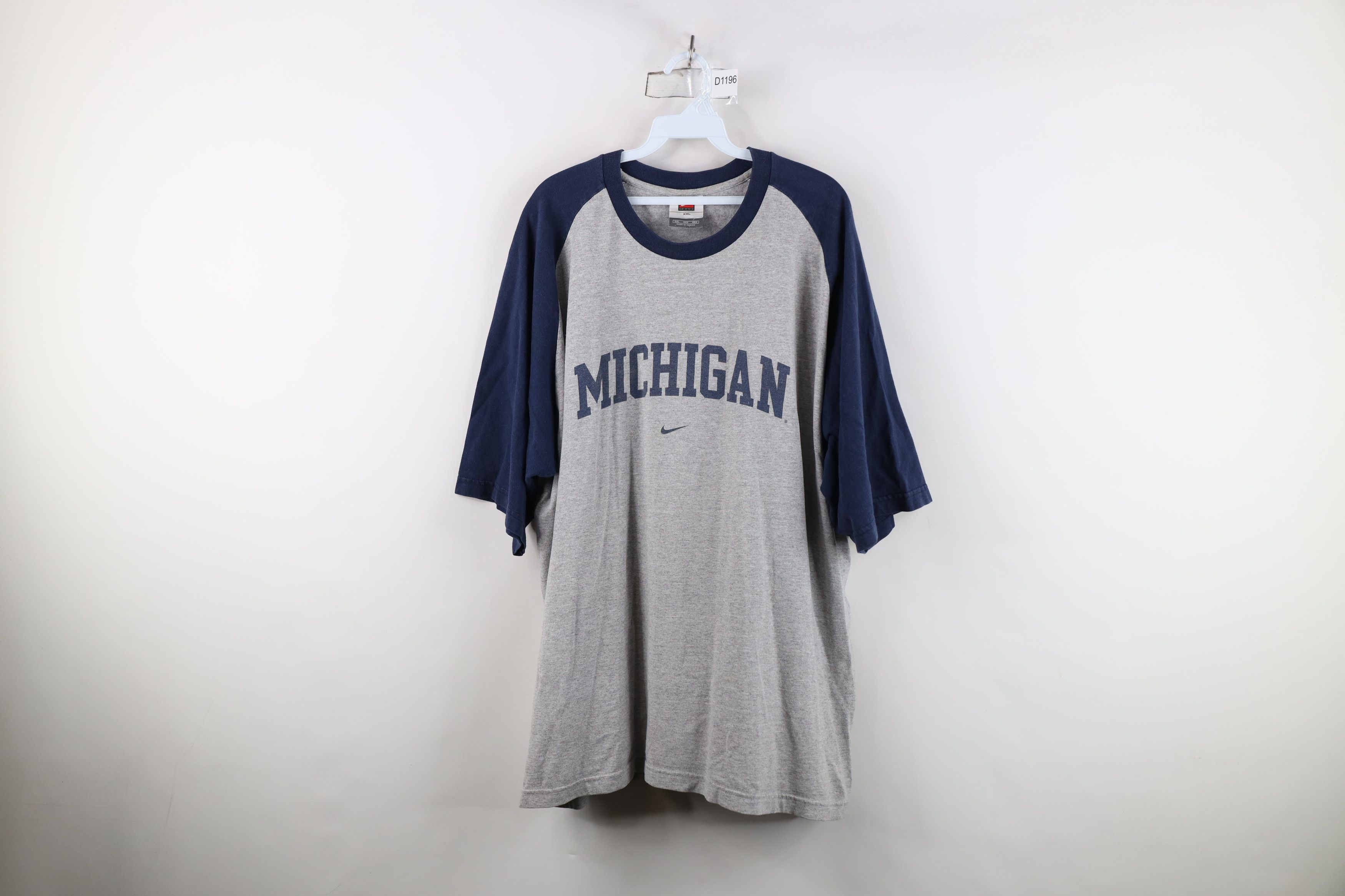 Nike Vintage Nike Swoosh University of Michigan Raglan T-Shirt Size US XXL / EU 58 / 5 - 1 Thumbnail