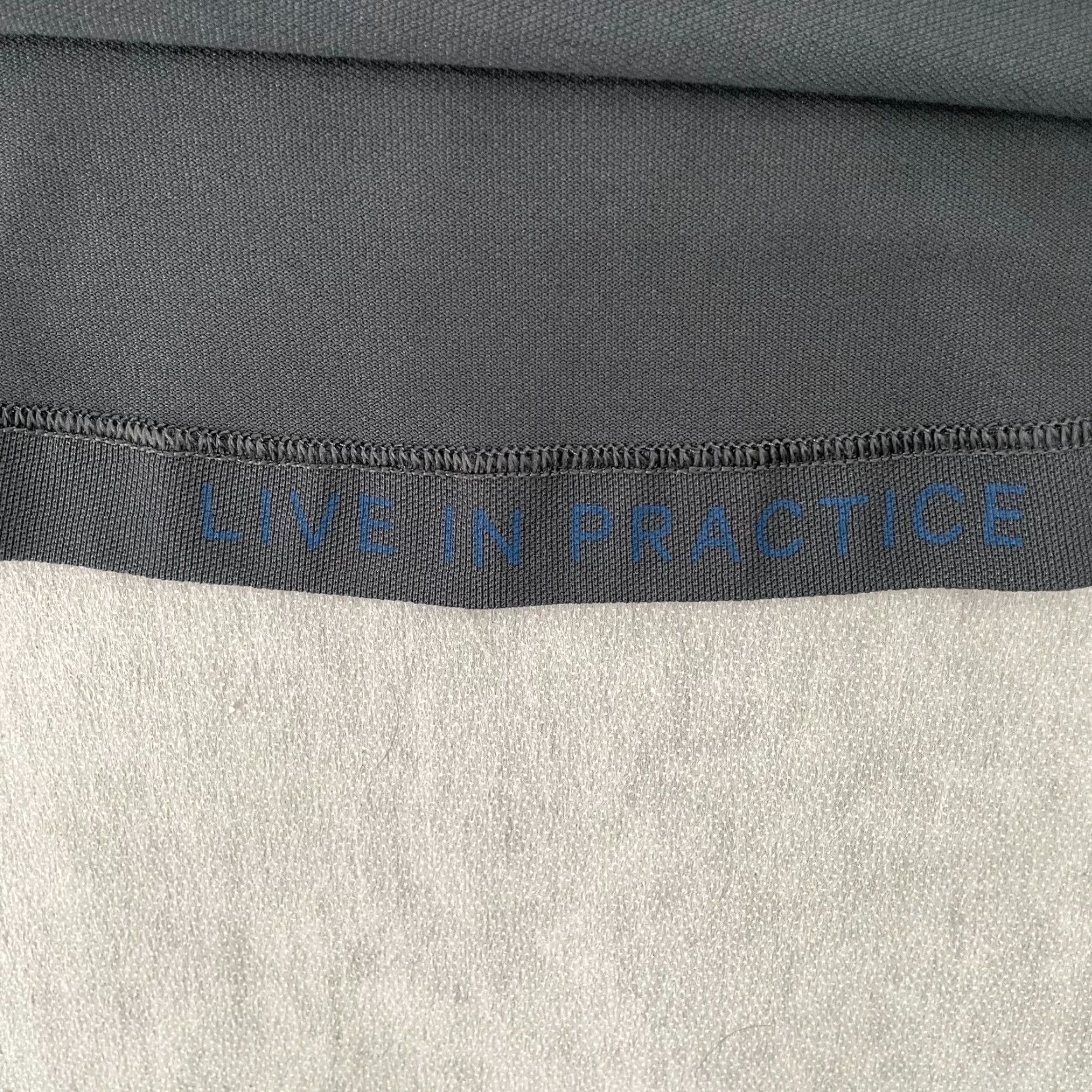 Lululemon VINTAGE Lululemon Polo Shirt Adult Small Gray Athletic Casual Mens S Size US S / EU 44-46 / 1 - 7 Thumbnail