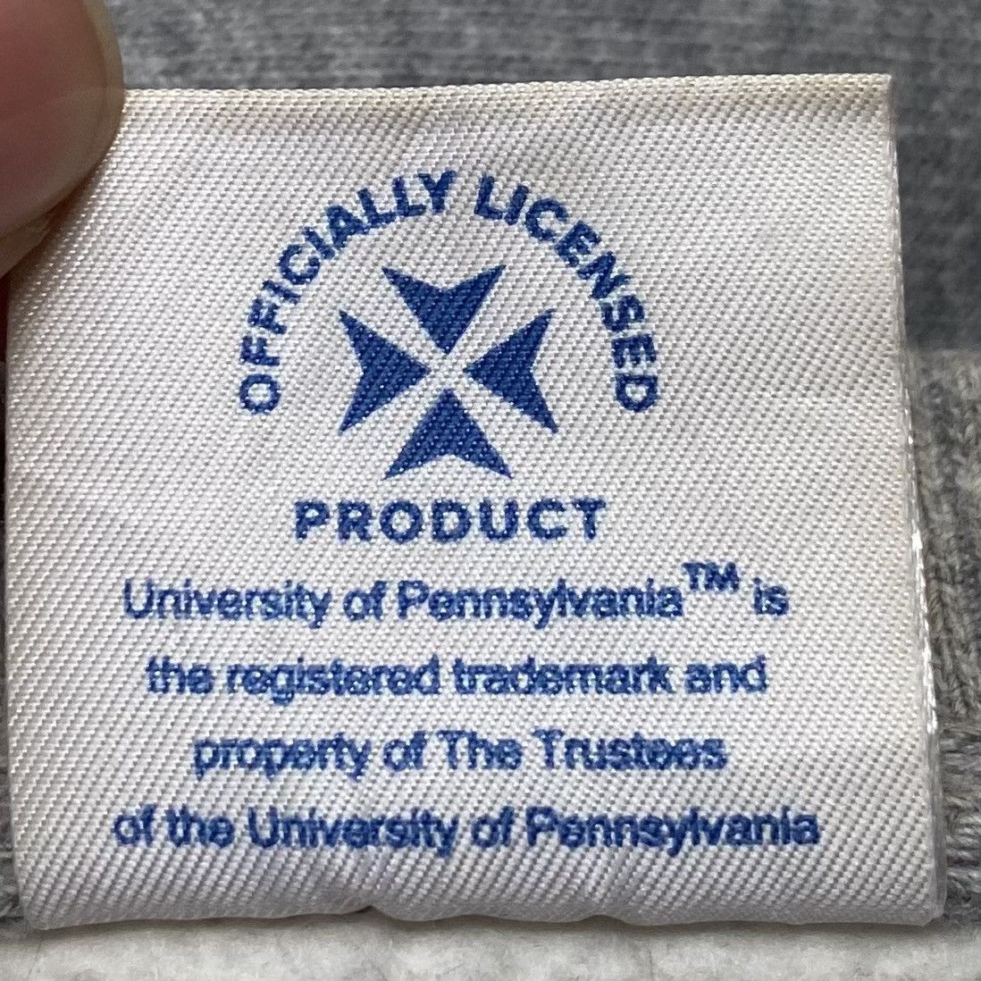 GU Brand GU University Of Pennsylvania Sweatshirt 2000s Size US XL / EU 56 / 4 - 10 Thumbnail