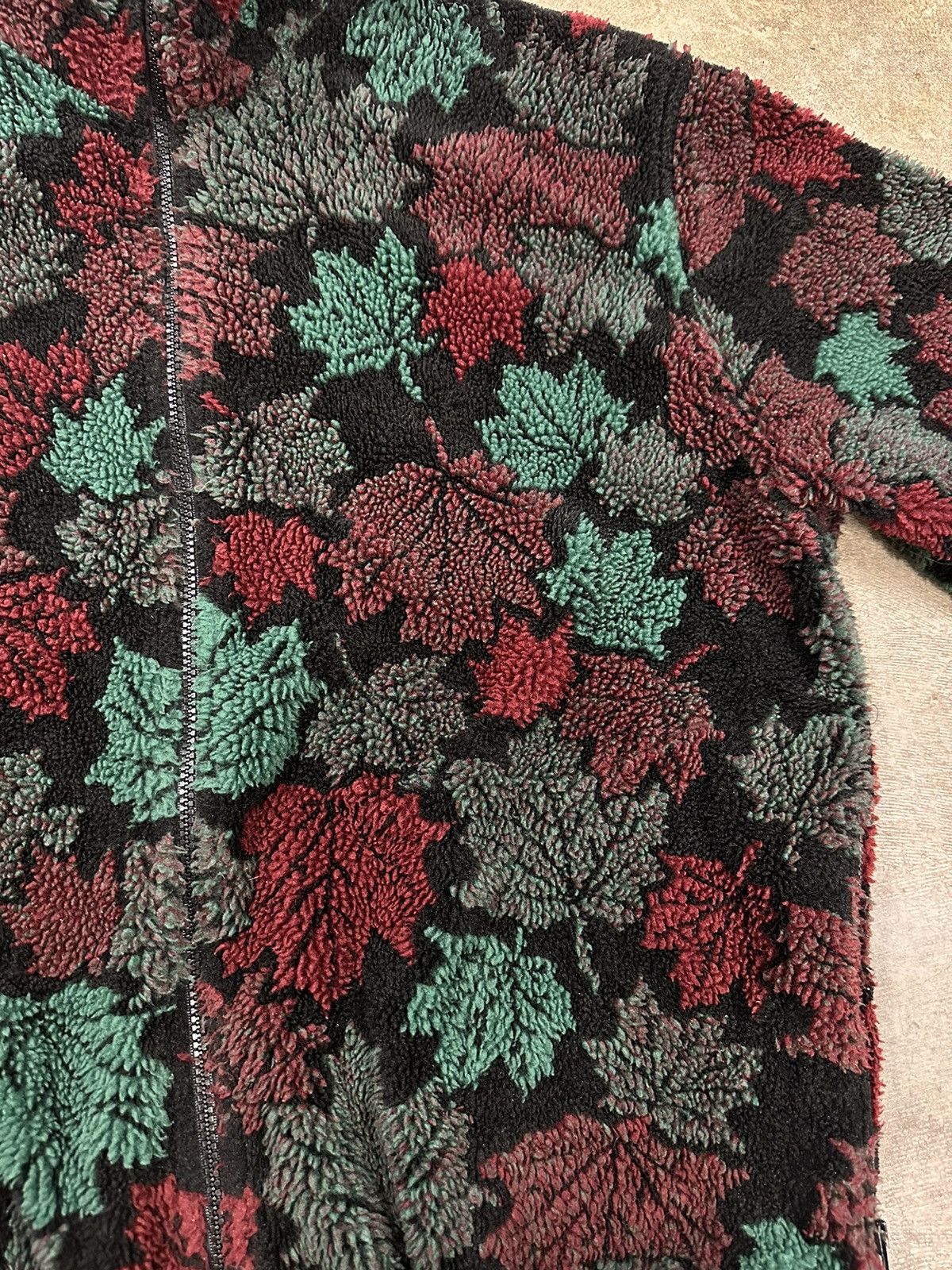 Vintage Vintage 90s Canadian Polar Bear Maple Leaf Fleece Jacket Size US L / EU 52-54 / 3 - 5 Thumbnail