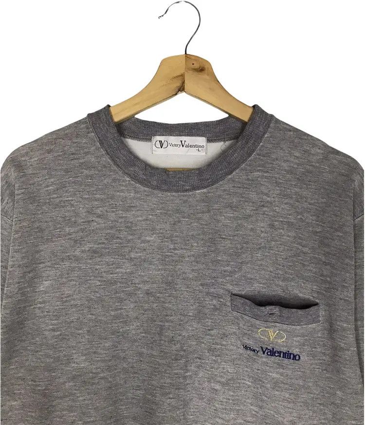 Vintage Victory Valentino Sweatshirts Size US L / EU 52-54 / 3 - 3 Thumbnail