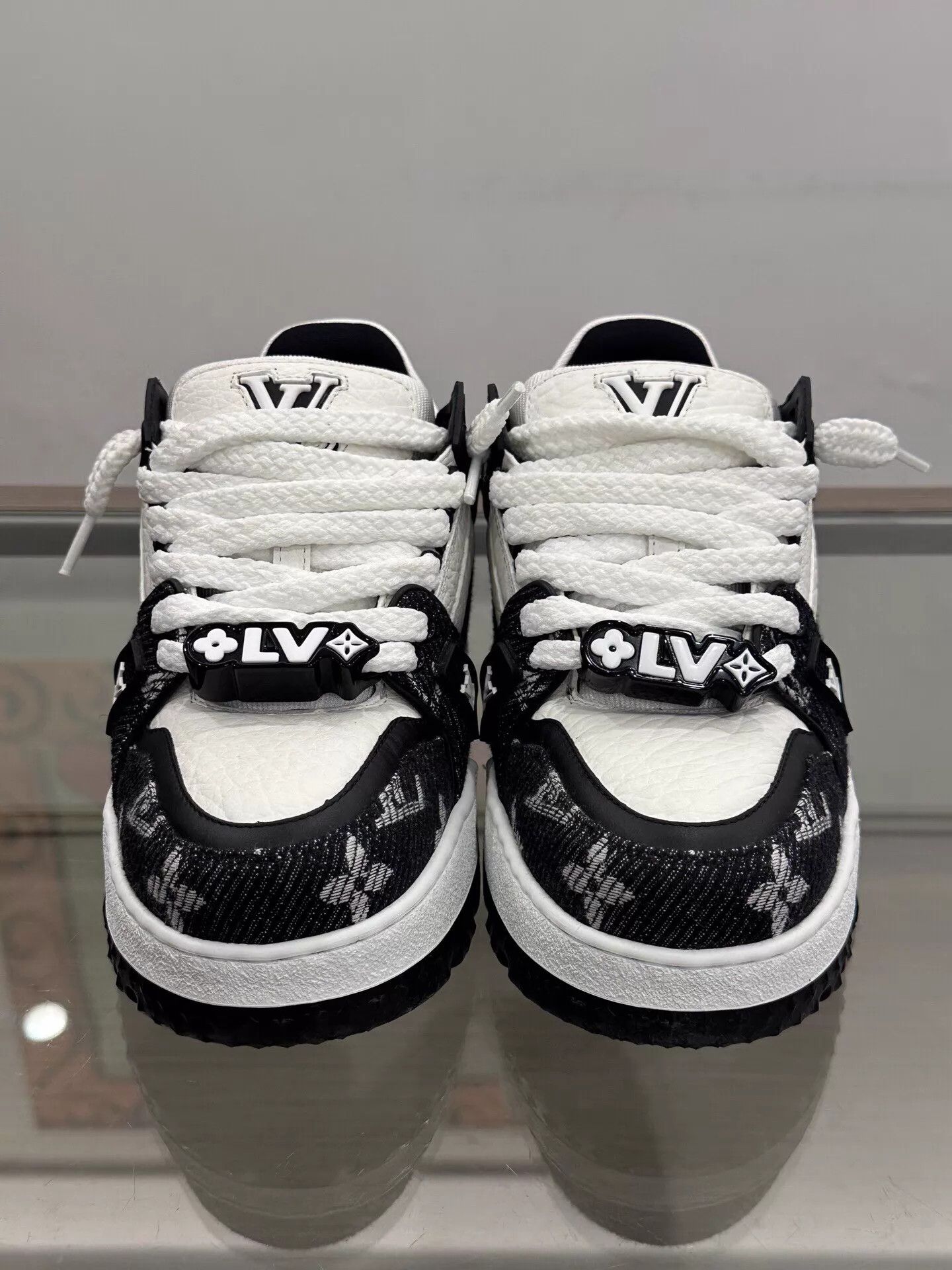 Louis Vuitton Louis Vuitton Women's Maxi Monogram Panda Trainer 36 Size US 5.5 / IT 35.5 - 3 Thumbnail