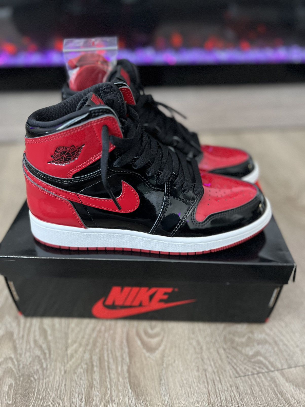 Jordan Brand Air Jordan 1 GS “Patent Bred” Size US 6.5 / EU 39-40 - 2 Thumbnail
