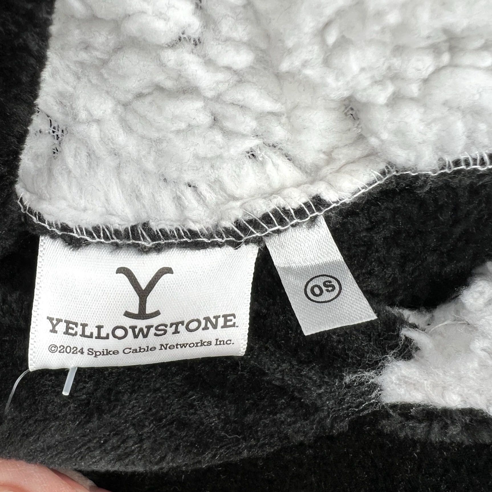 Vintage Yellowstone Dutton Ranch Blanket Hoodie One Size Pockets Size ONE SIZE - 5 Thumbnail