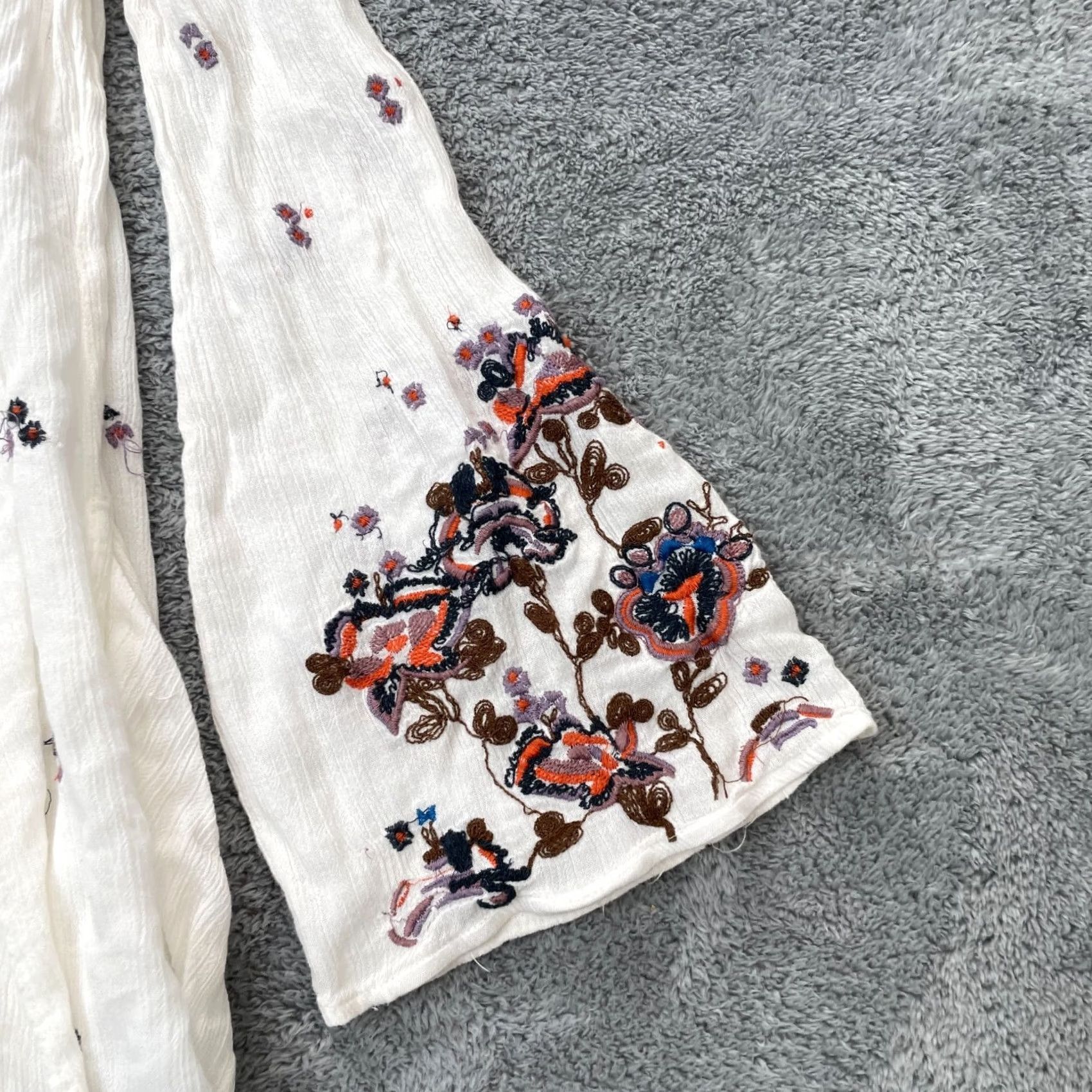 Free People Free People Dress Womens M White Mini Floral Embroidered Bell Sleeve Bohemian City 90s Style Womens Size M / US 6-8 / IT 42-44 - 5 Thumbnail