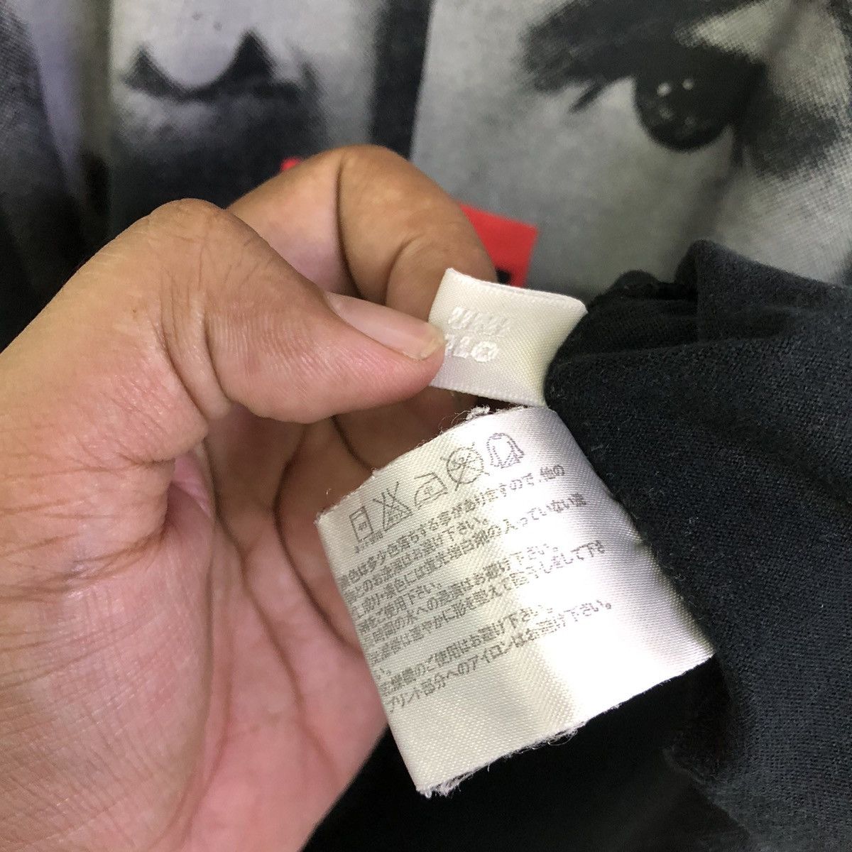 Barbara Kruger × Uniqlo Barbara Kruger Art X Uniqlo Your Body Is Battleground Tshirt Size US M / EU 48-50 / 2 - 15 Thumbnail