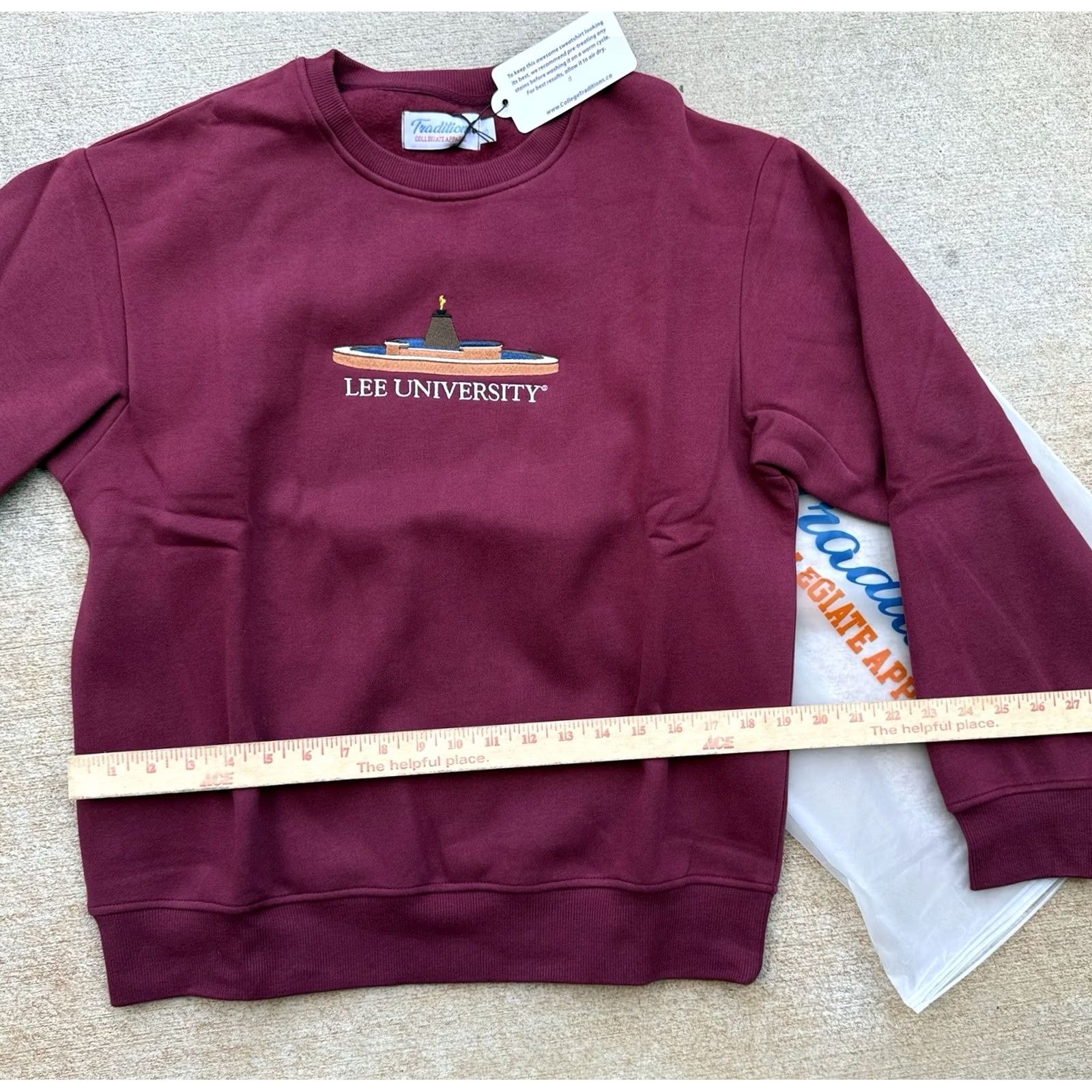 Lee Lee University Sweatshirt Unisex Adults Small Red Embroidered Traditions Collegiate Apparel Crewneck Pullover Graphic Print Blue Accents University Size US S / EU 44-46 / 1 - 4 Thumbnail
