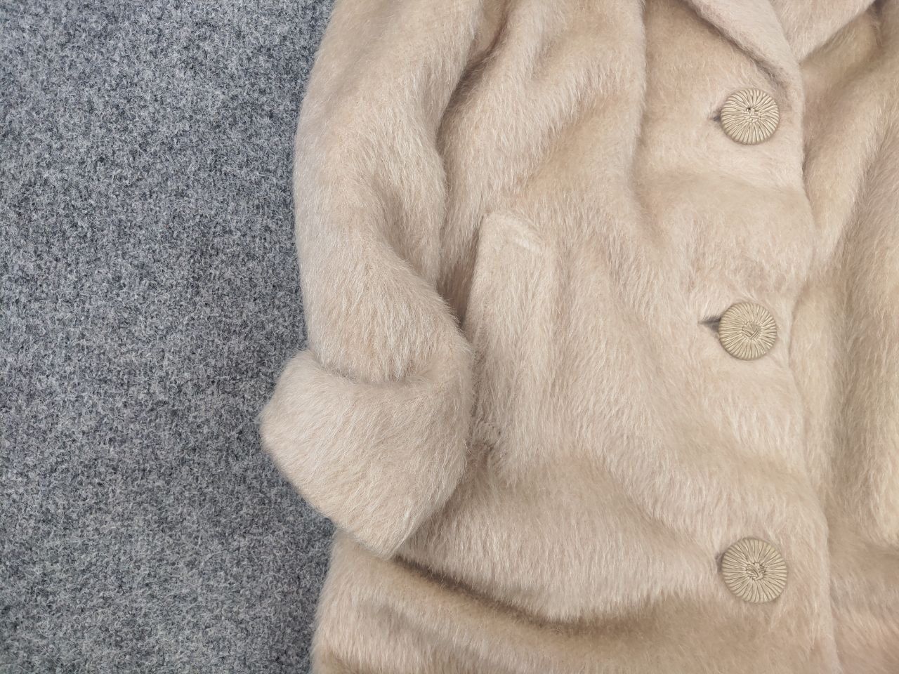 Vintage Vintage 1950's/60's Luxury Mohair fuzzy Beige Coat Jacket Size M / US 6-8 / IT 42-44 - 6 Thumbnail