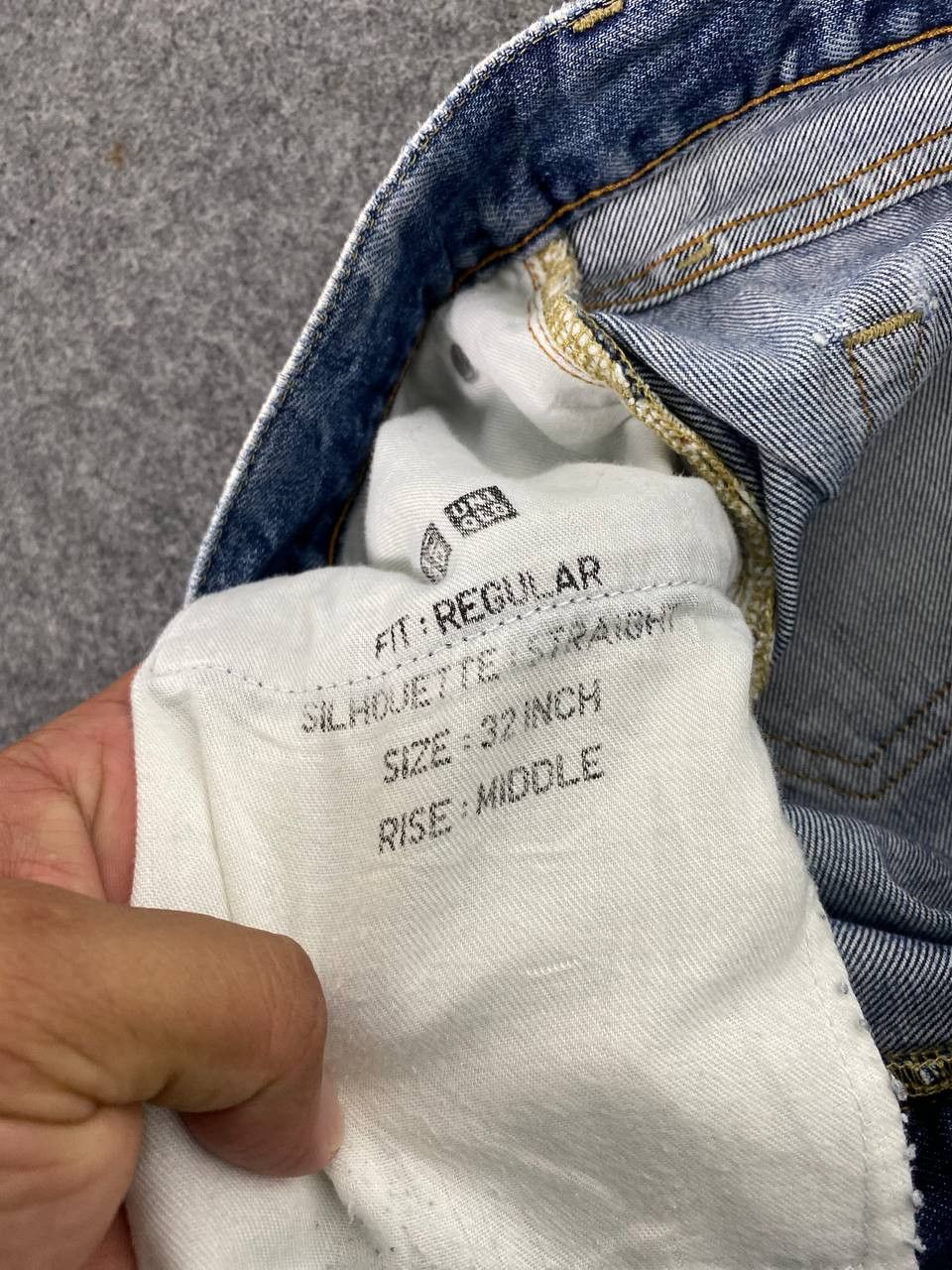 Japanese Brand uniqlo japanese brand selvedge distressed denim nice design Size US 34 / EU 50 - 11 Thumbnail