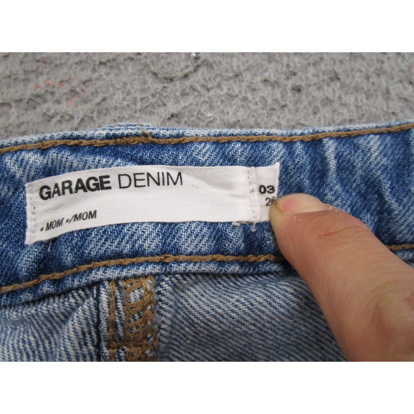 Garage Garage Denim High Rise Distressed Denim Mom Jeans Womens Size 3/26 Medium Wash Size 26" / US 2 / IT 38 - 4 Thumbnail