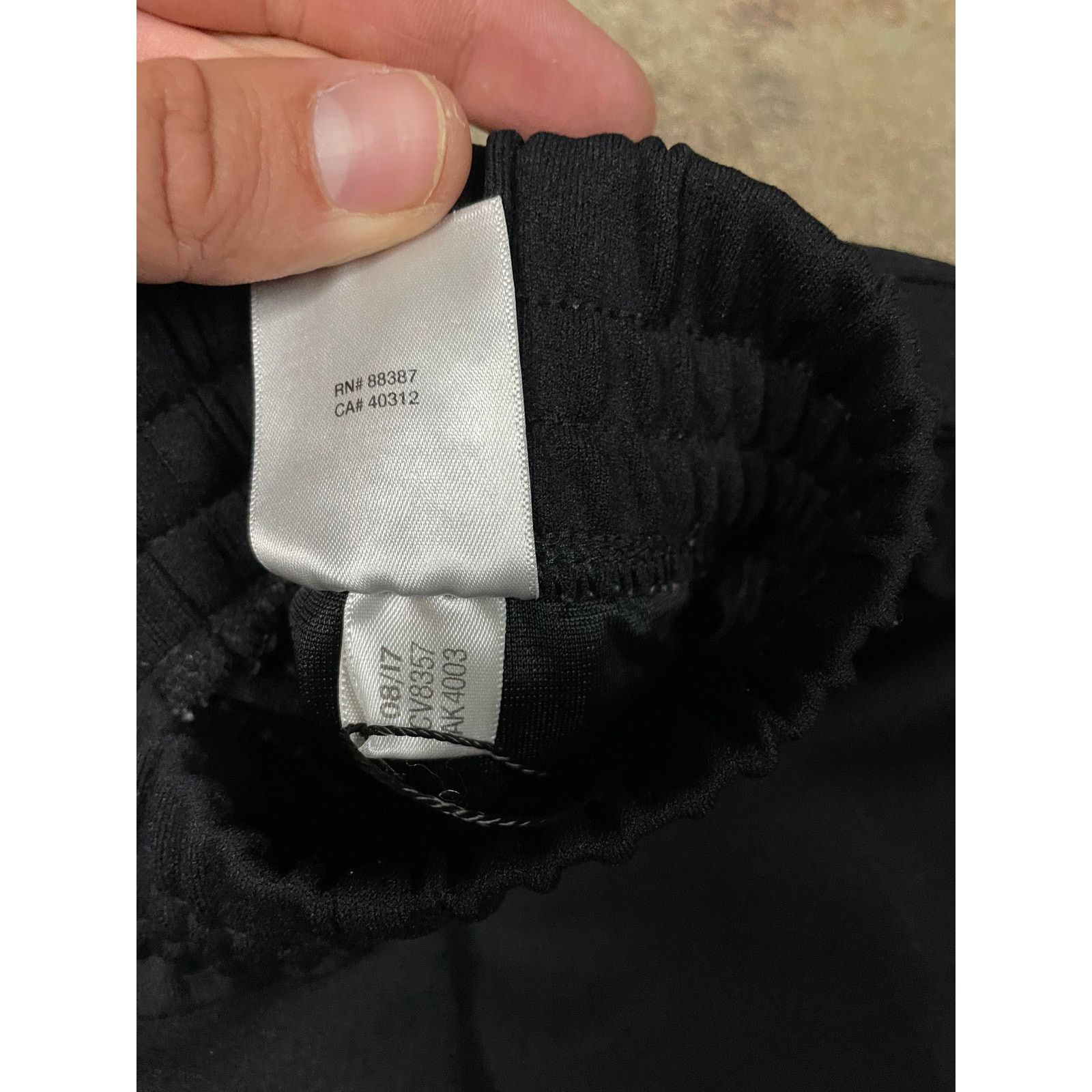 Adidas Adidas Calabasas Sweats Black Medium Used Size US 34 / EU 50 - 3 Thumbnail