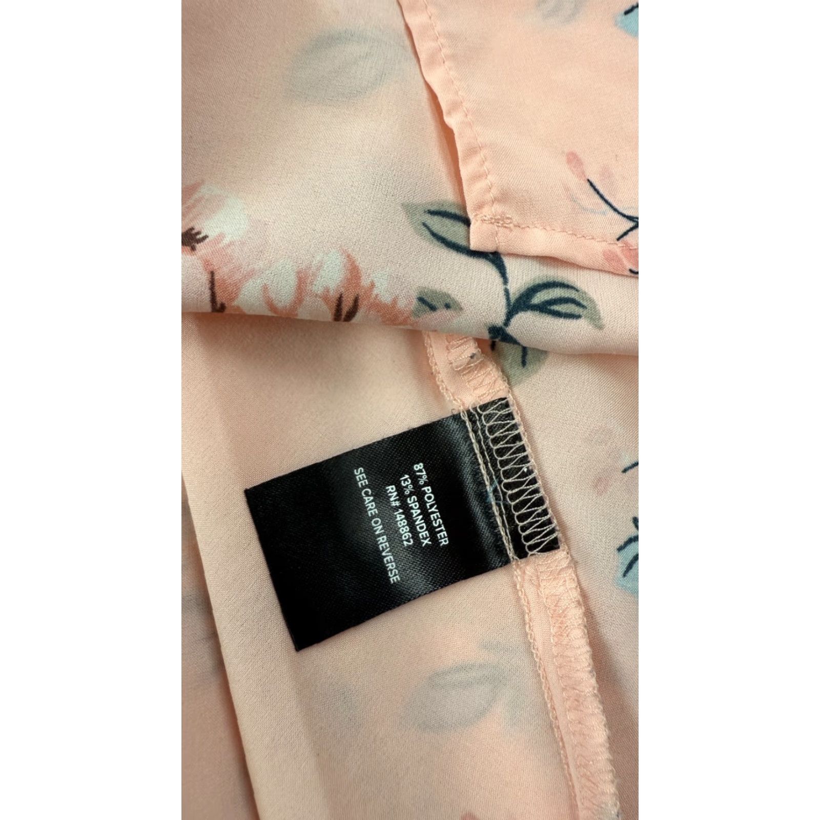 Torrid Torrid Womens Pink Blouse Floral Sleeveless Halter Sharkbite Hem Top 00 Sleeveless Casual Polyester Shirt Size XXS / US 00 / IT 34 - 5 Thumbnail