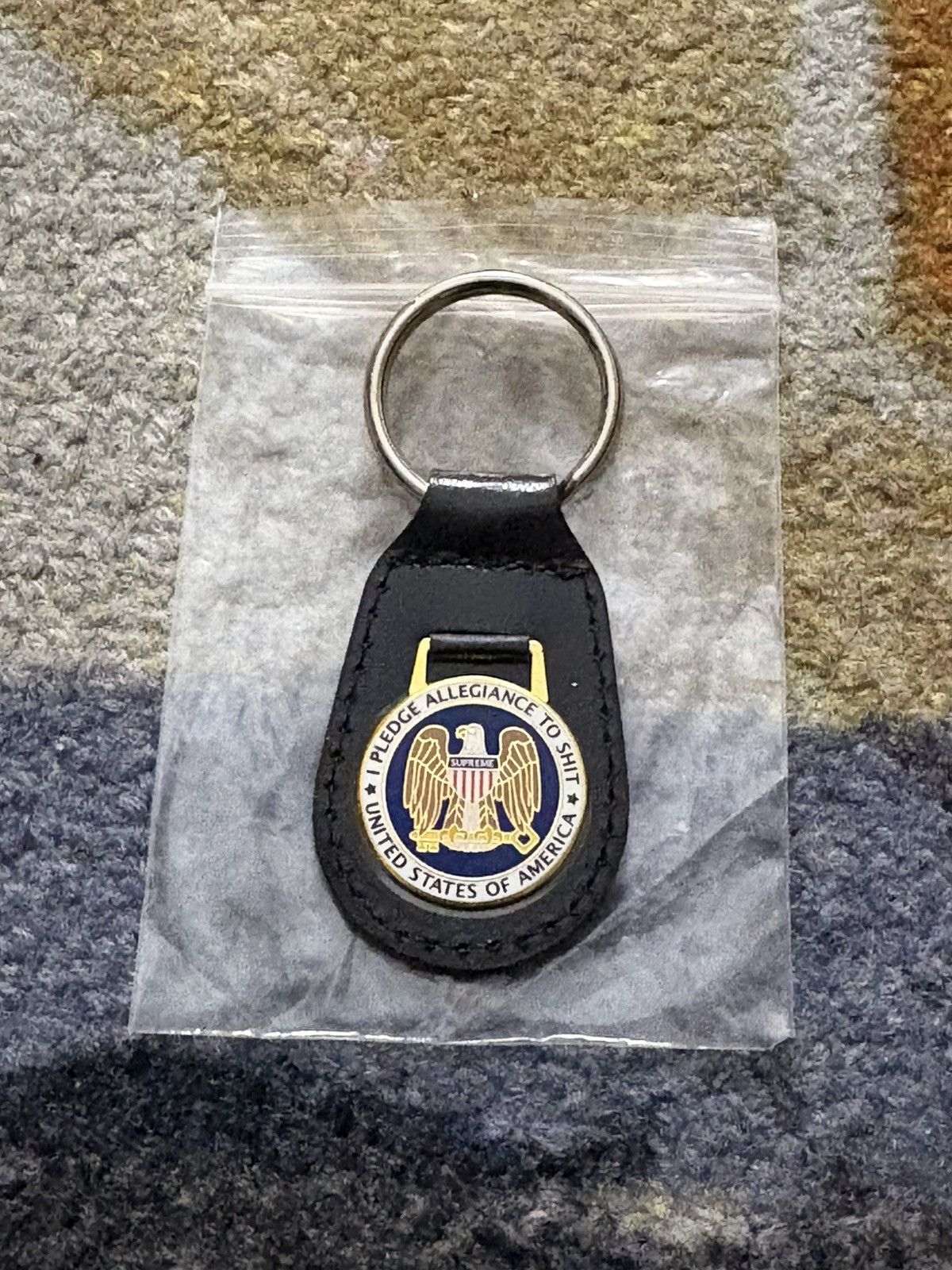Supreme Supreme Pledge Allegiance Keychain Size ONE SIZE - 1 Thumbnail