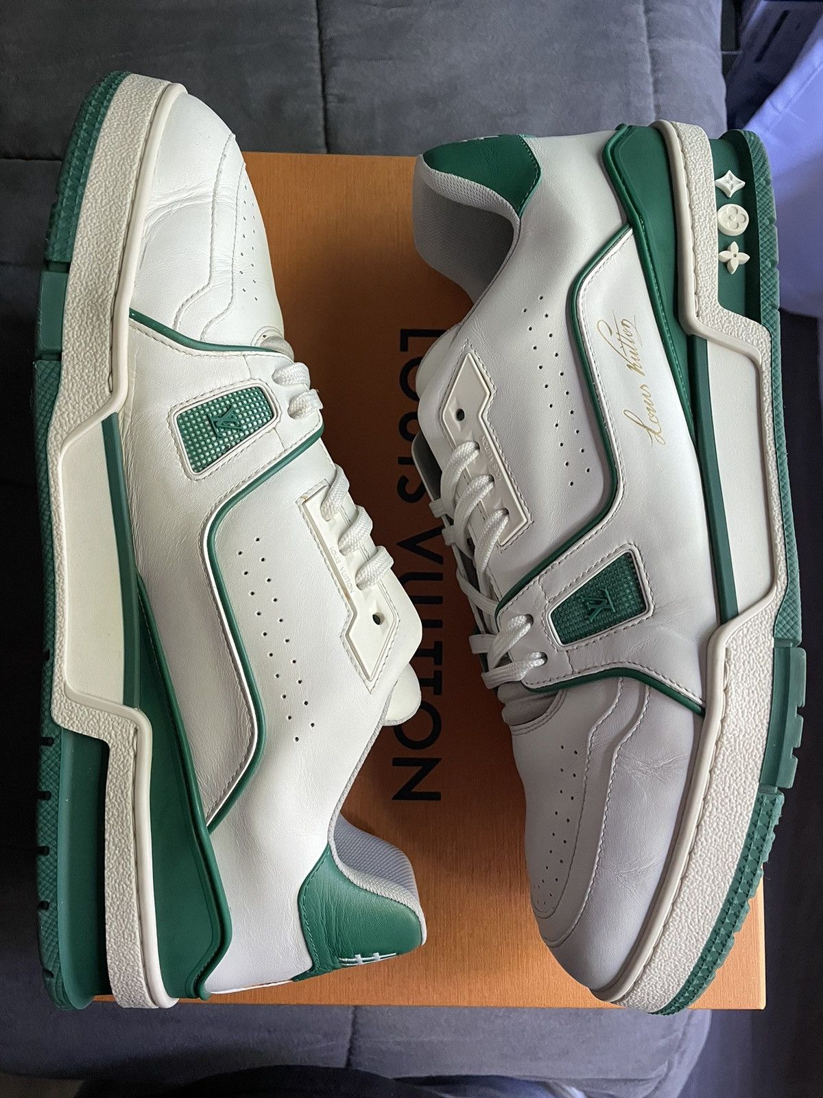 Louis Vuitton Louis Vuitton White Green Signature Trainer Sneaker Size US 11 / EU 44 - 1 Thumbnail