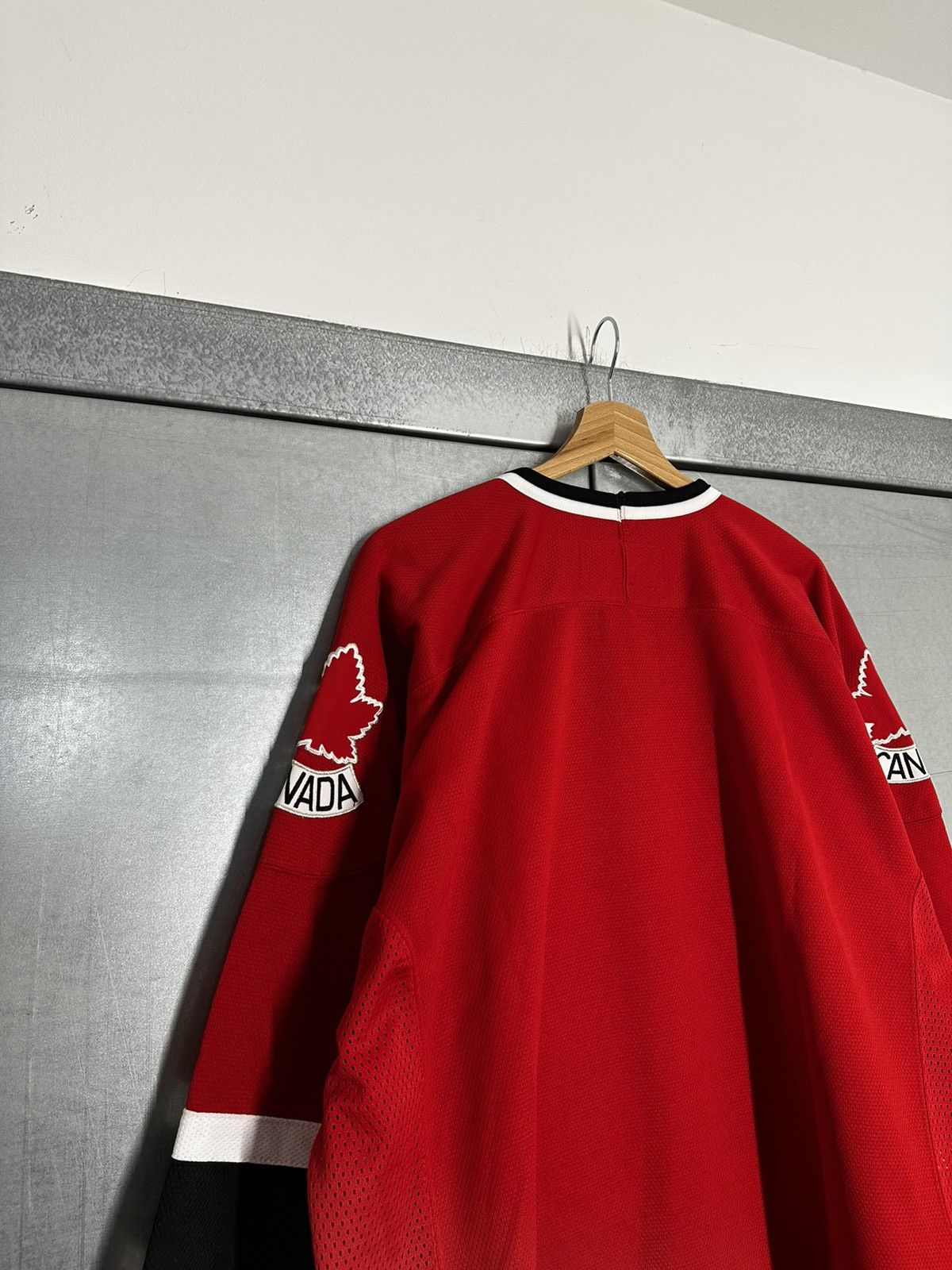 Nike Vintage Nike Canada Ice Hockey National Team NFL Jersey Size US XL / EU 56 / 4 - 10 Thumbnail