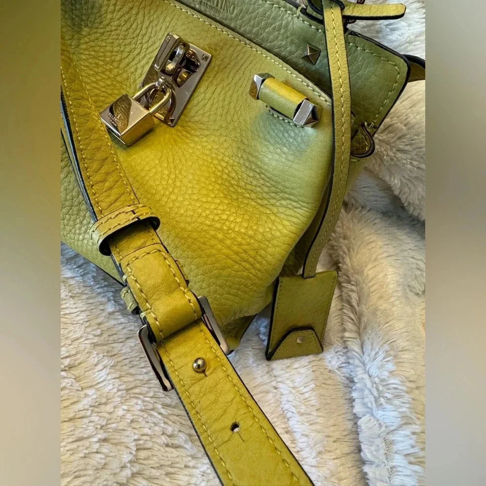 Valentino EUC Valentino Garavani Pebbled Leather 2-way bag in Green Size ONE SIZE - 7 Thumbnail