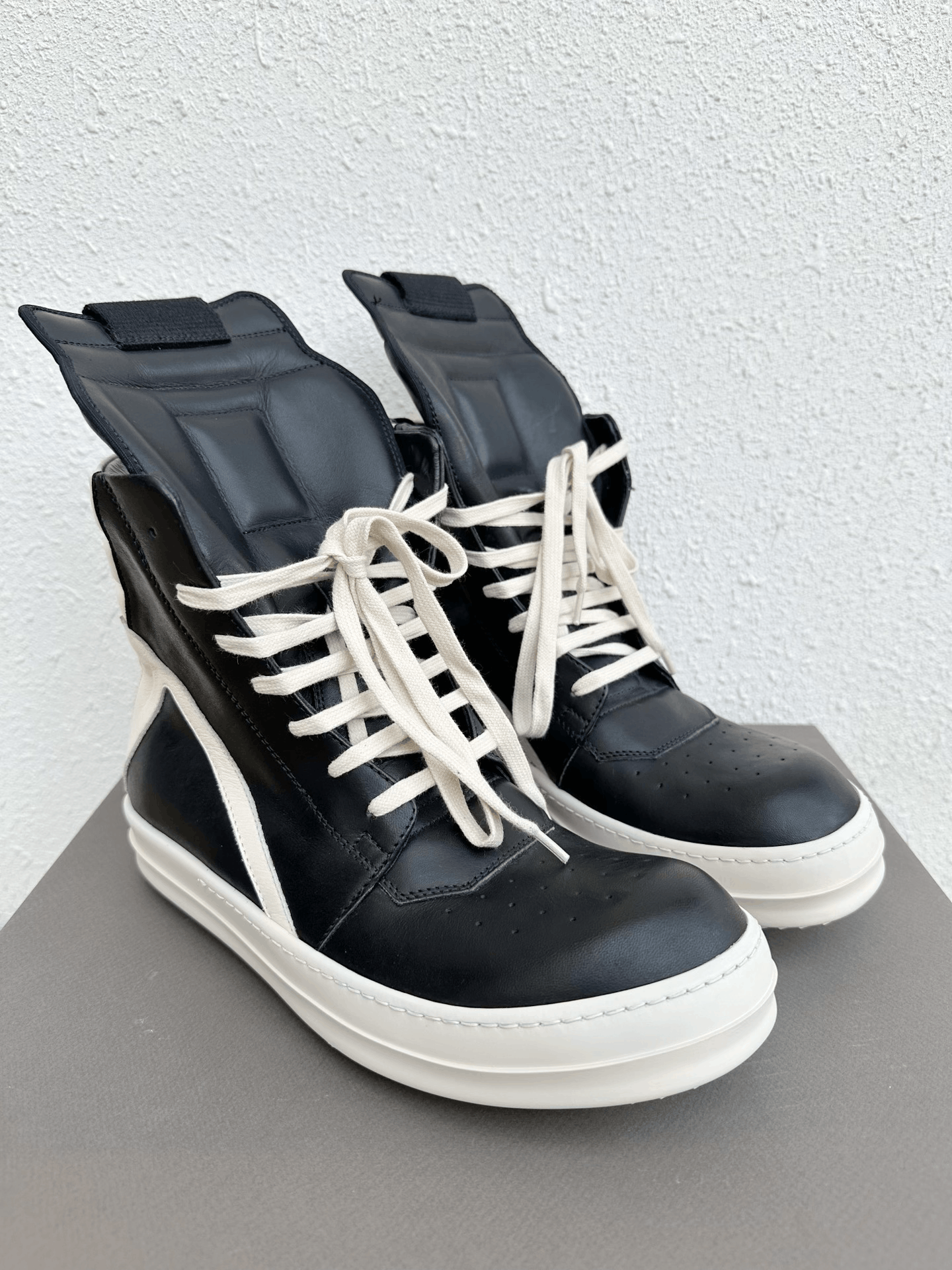 Rick Owens Rick Owens Classic Inverted Triangle Leather Size US 7 / EU 40 - 1 Thumbnail