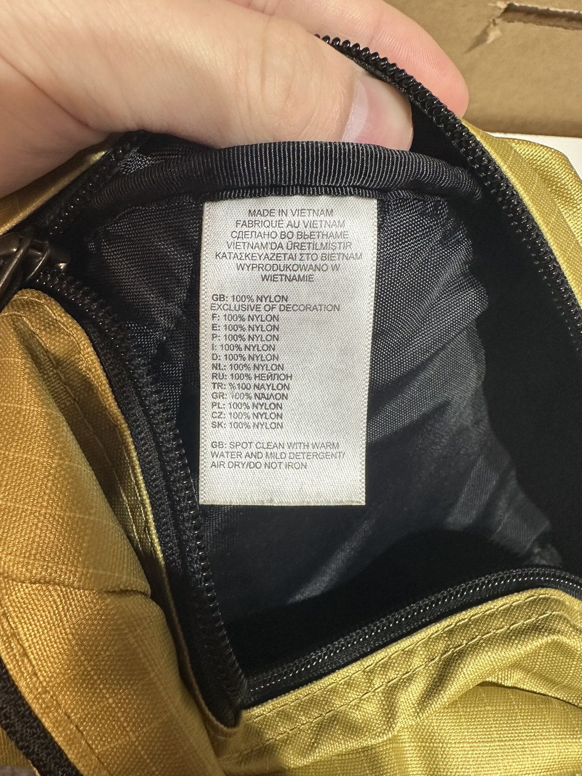 Supreme SS18 Supreme North Face Metallic Roo II Lumbar Pack Size ONE SIZE - 6 Thumbnail