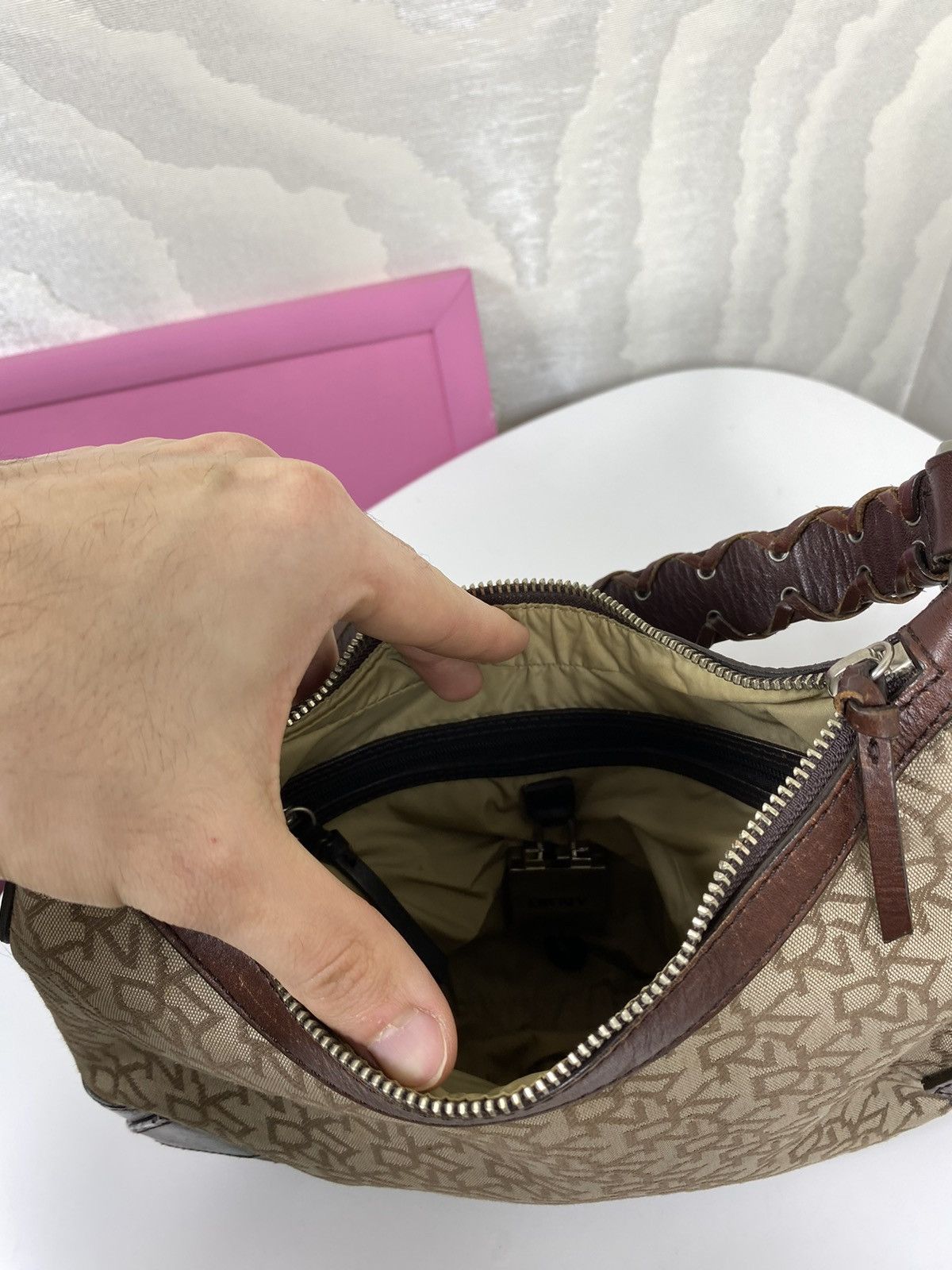 DKNY × Vintage DKNY Canvas Monogram Leather Handbag Size ONE SIZE - 13 Thumbnail