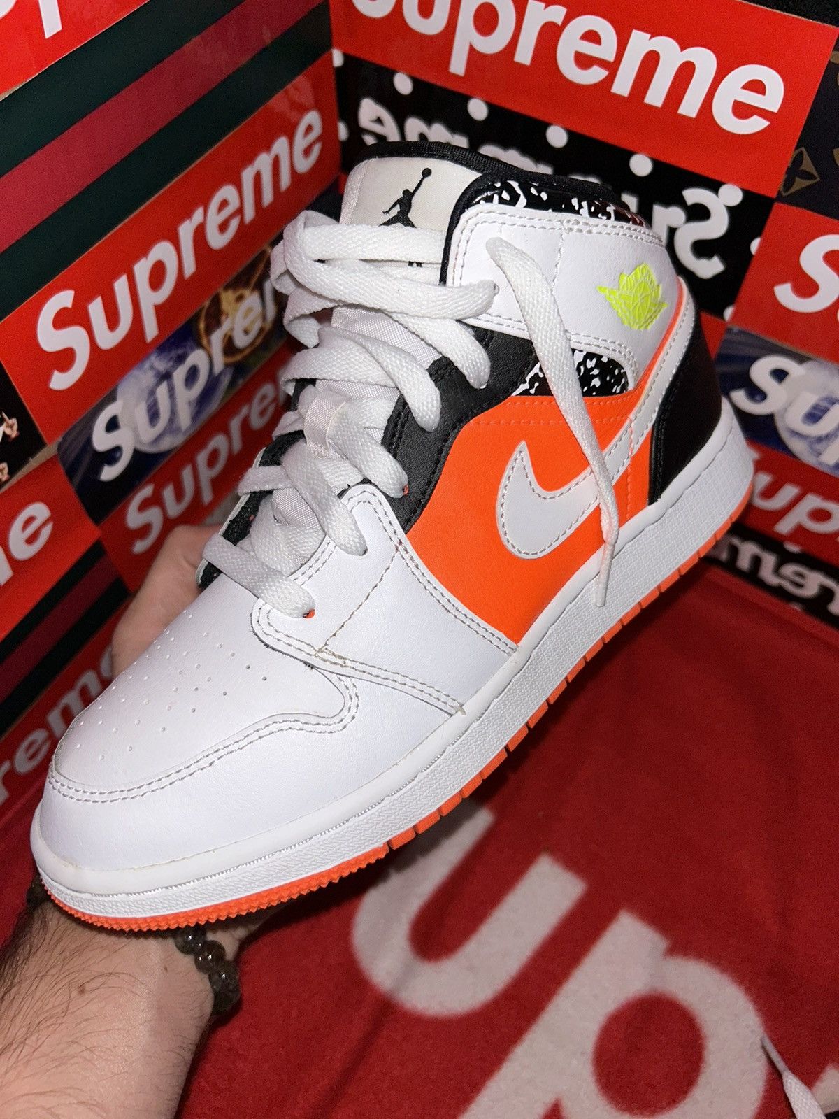 Jordan Brand Jordan 1 Mid Composition Notebook (GS) 554725-870 size 5.5y Size US 5.5 / EU 38 - 9 Thumbnail