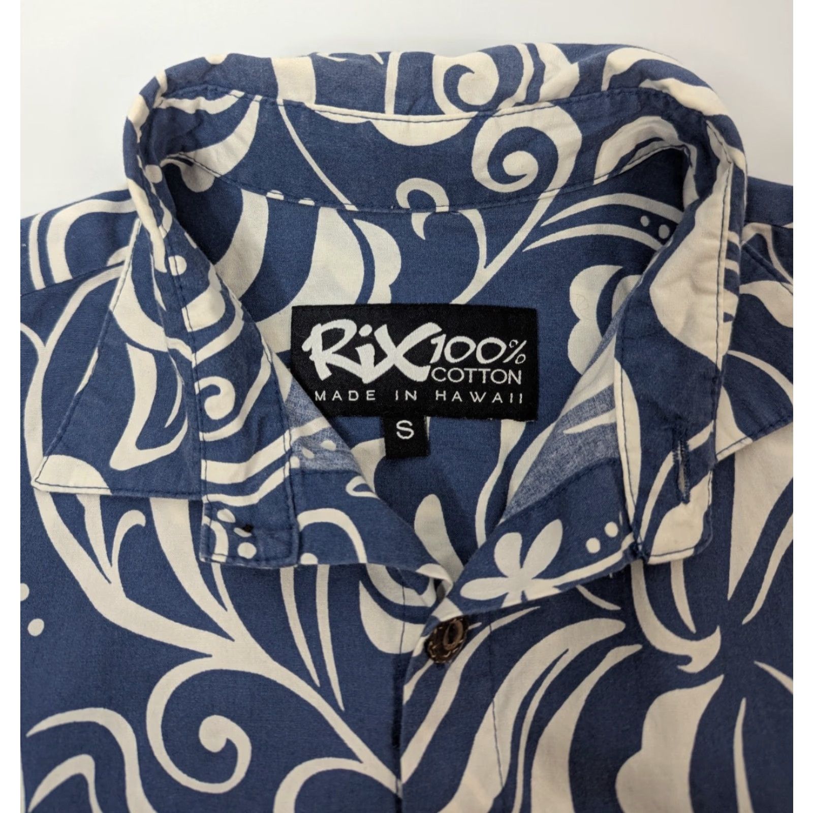 RIXO VINTAGE RIX Shirt Small Blue Floral 100% Cotton Made in Hawaii Tropical Mens Button-Up Short Sleeve Hawaiian Size US S / EU 44-46 / 1 - 6 Thumbnail