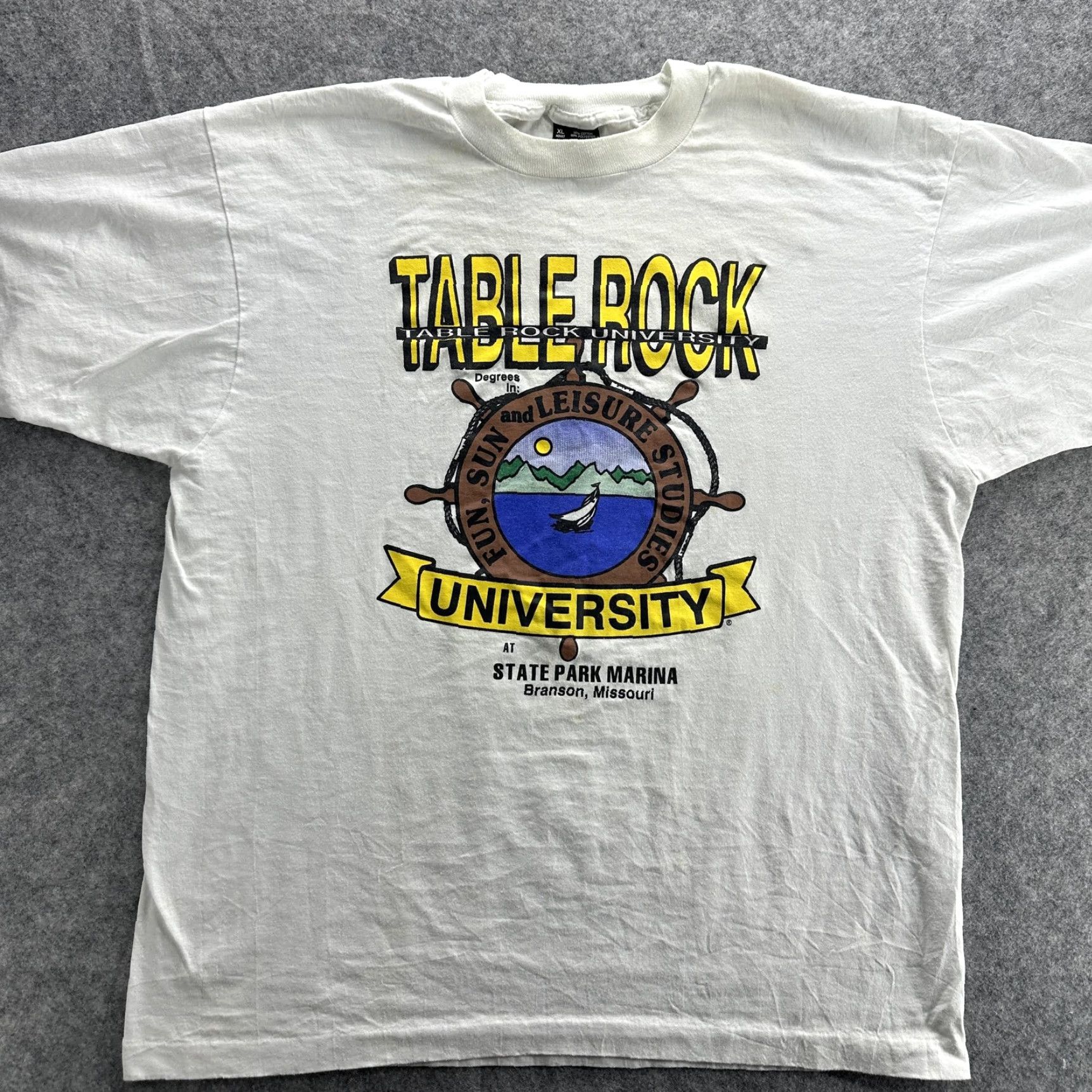 Fruit Of The Loom VINTAGE Table Rock University Shirt Mens XL White Rock, Travel, University, Retro, Souvenir, Branson, Missouri 90s Shirt Mens XL White Size US XL / EU 56 / 4 - 2 Thumbnail