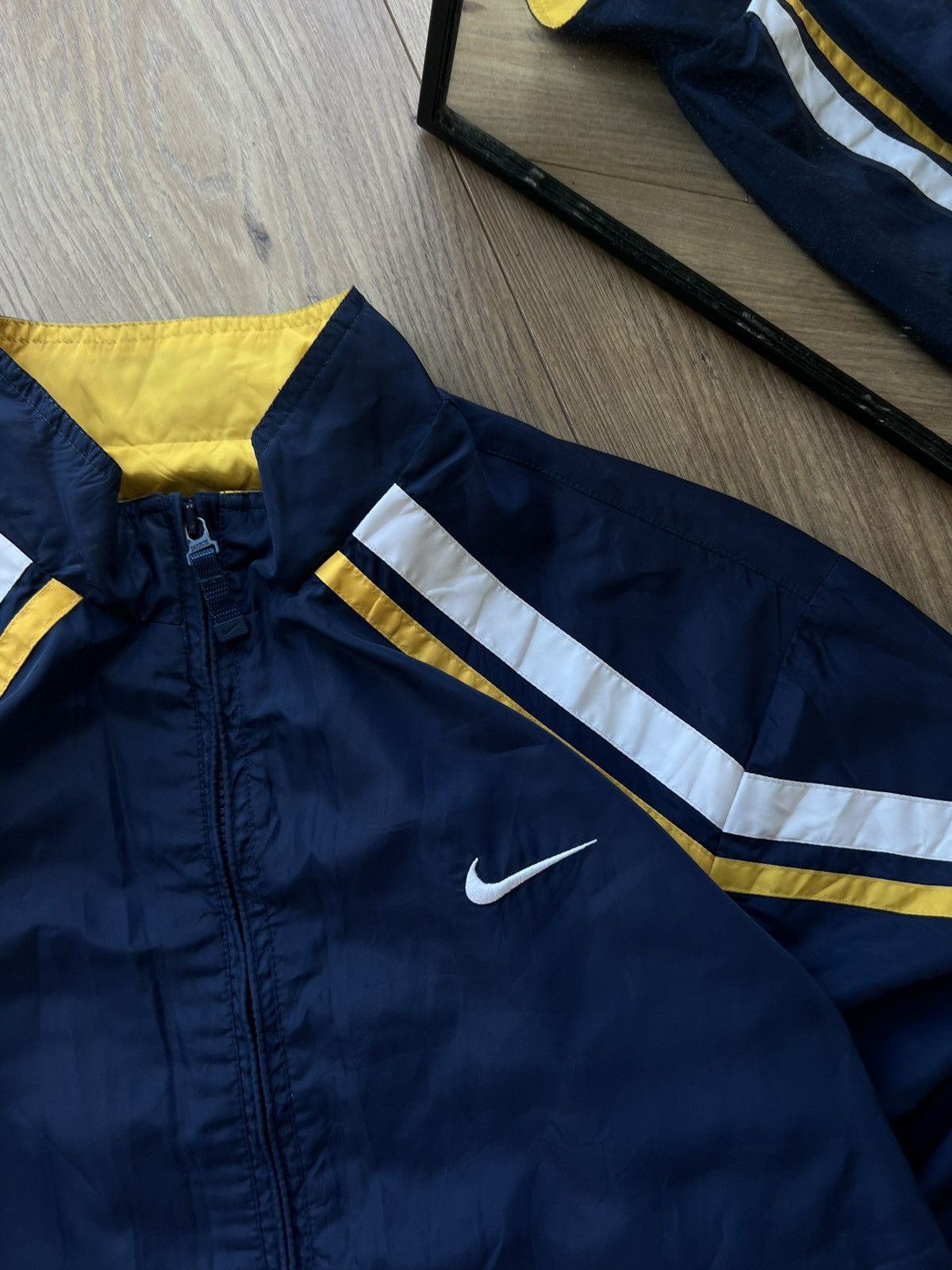 Nike 00’s NIKE RARE SWOOSH LOGO VINTAGE TRACK JACKET Size US M / EU 48-50 / 2 - 6 Thumbnail