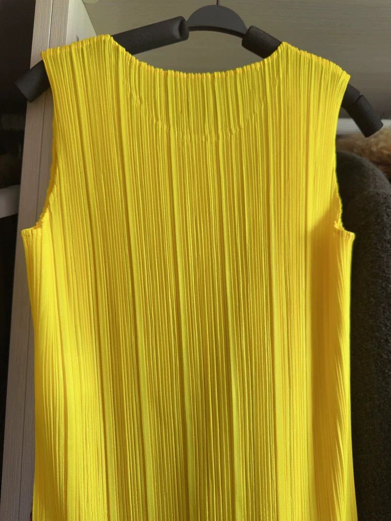 Issey Miyake Issey Miyake size:4 Yellow dress Size XS / US 0-2 / IT 36-38 - 2 Thumbnail