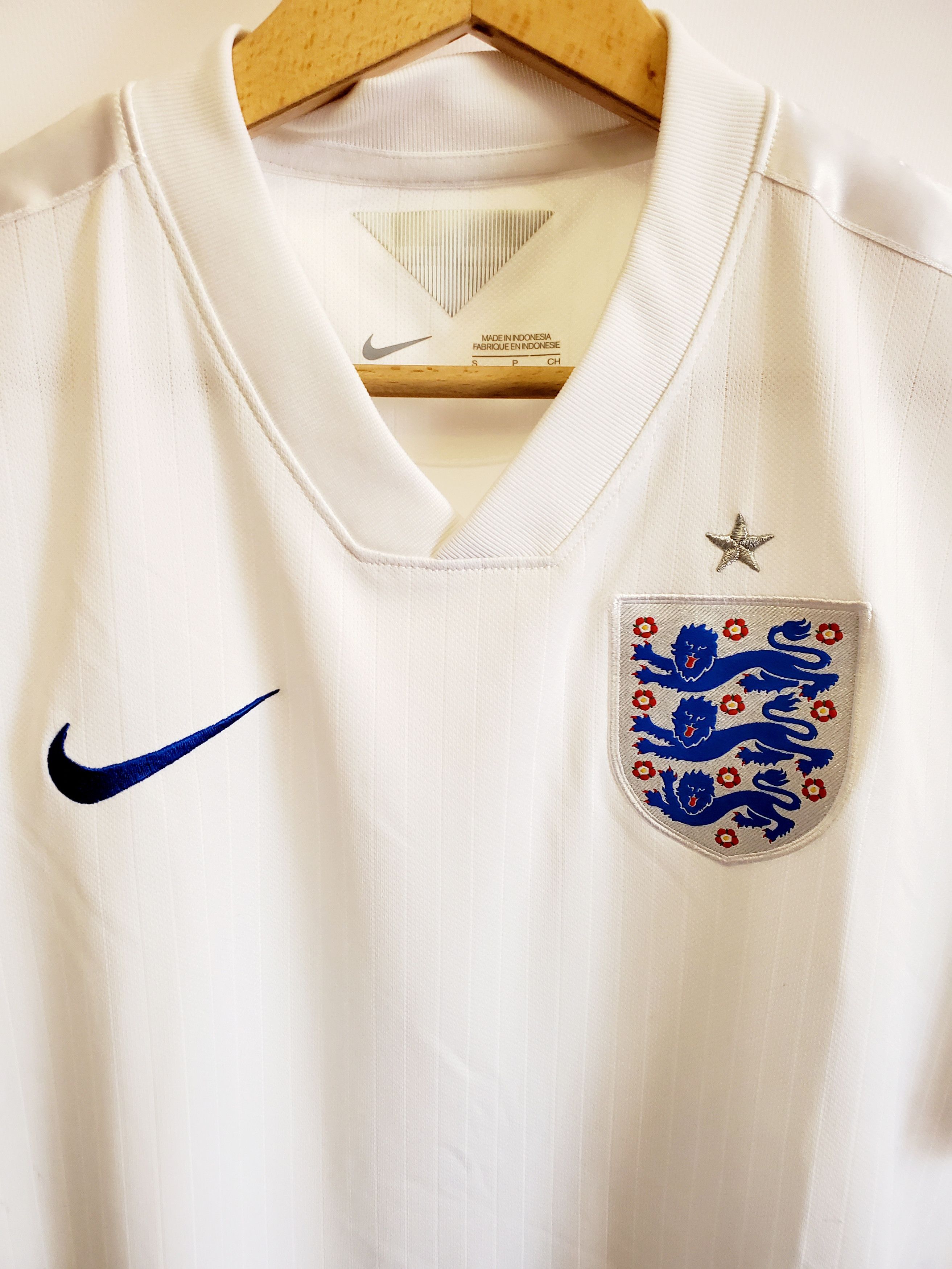 Nike ENGLAND 2014 2015 HOME FOOTBALL SHIRT SOCCER JERSEY0q Size US S / EU 44-46 / 1 - 2 Thumbnail