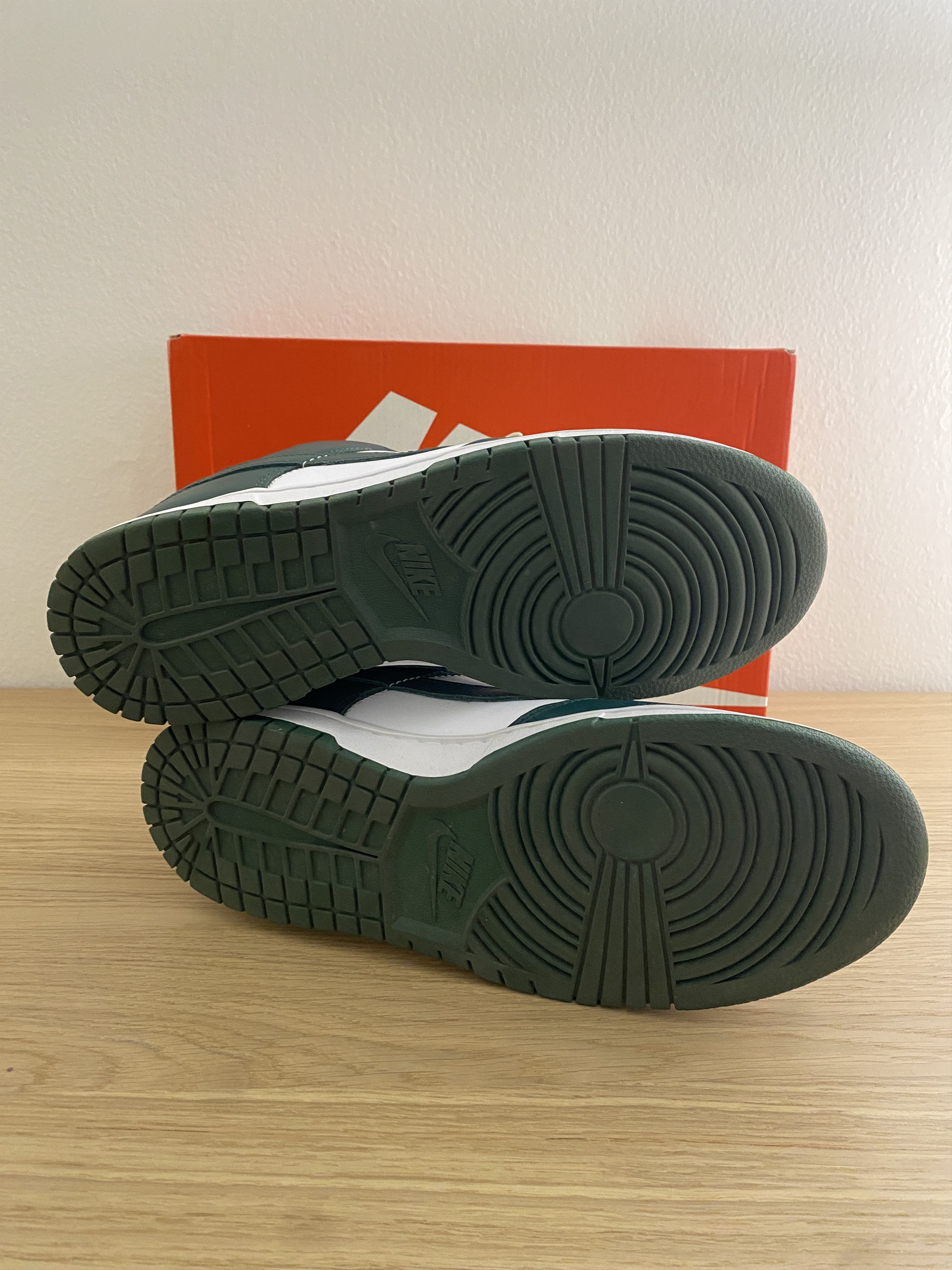 Nike Dunk Low Retro Size US 10 / EU 43 - 10 Thumbnail
