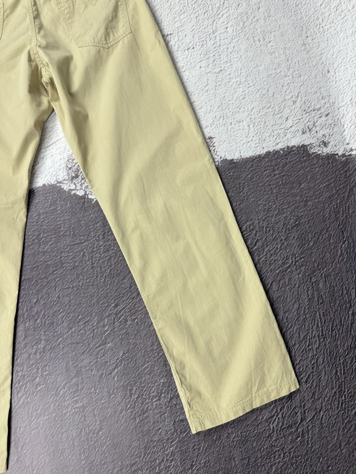 Yves Saint Laurent Yves Saint Laurent vintage beige pocket logo chino pants Size US 36 / EU 52 - 16 Thumbnail