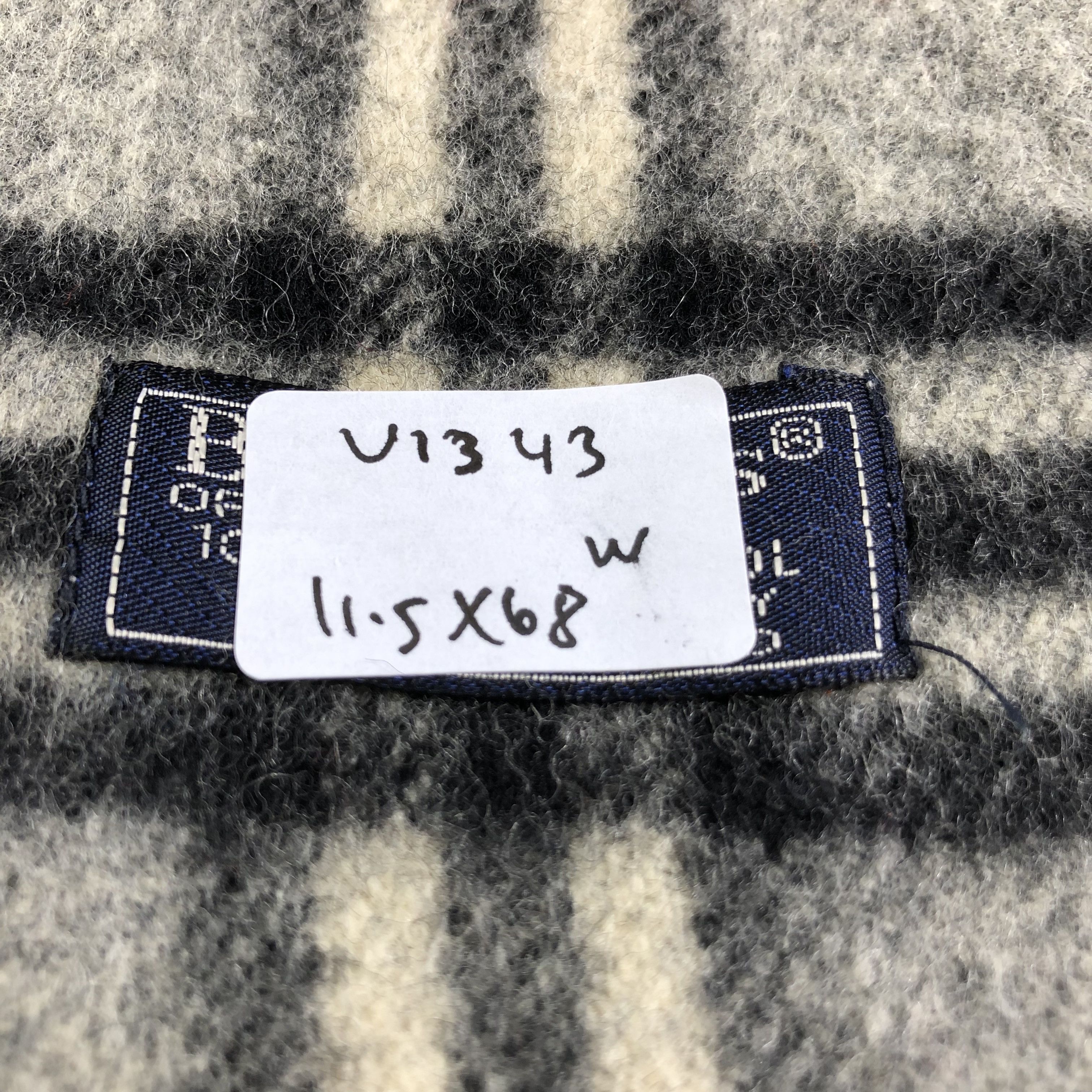 Burberry Burberrys Nova Check Grey Wool Scarf Muffler V1343 Size ONE SIZE - 6 Thumbnail