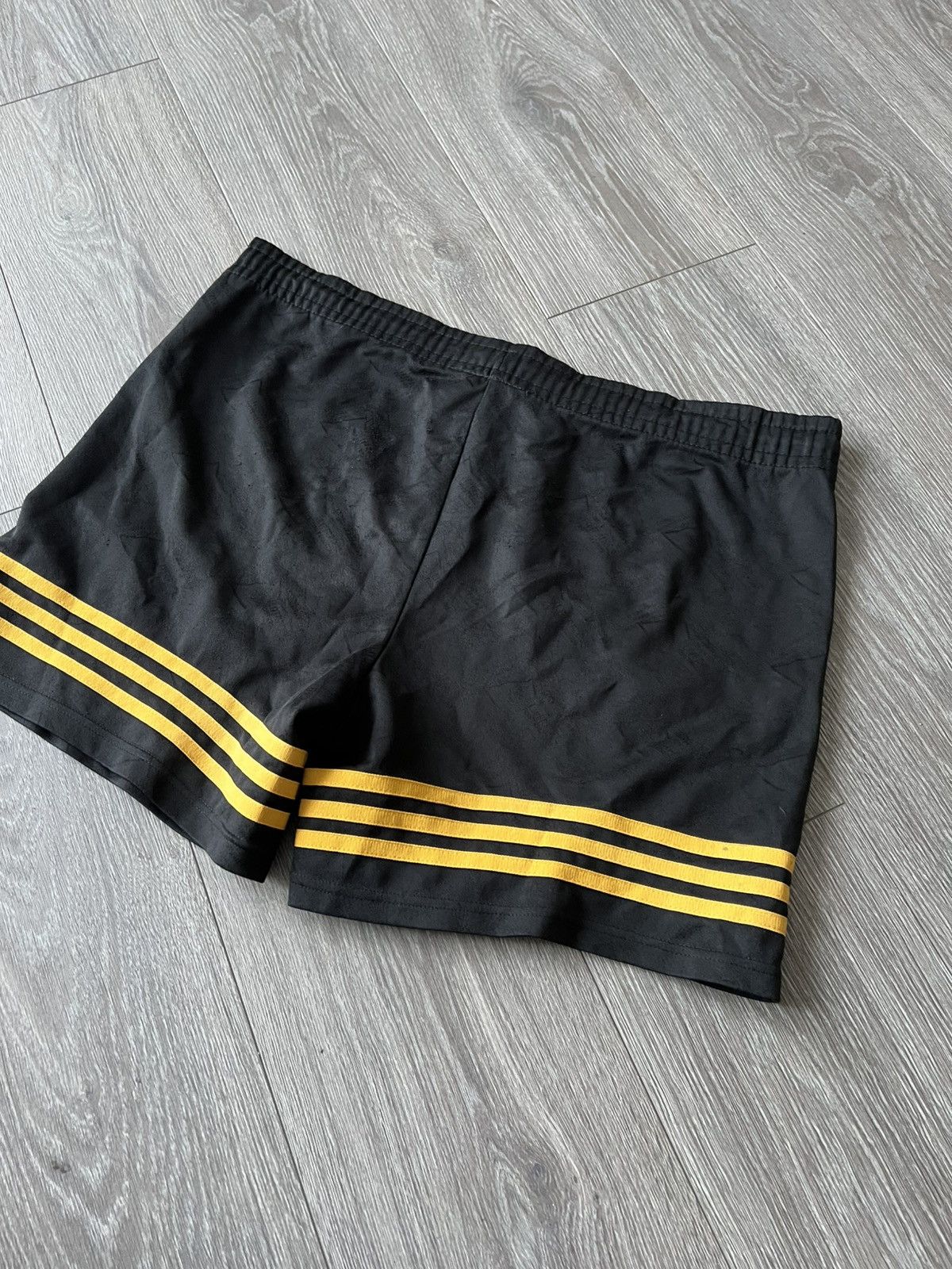 Adidas Vintage 90s Adidas Liverpool Shorts Football Soccer Size US 36 / EU 52 - 14 Thumbnail