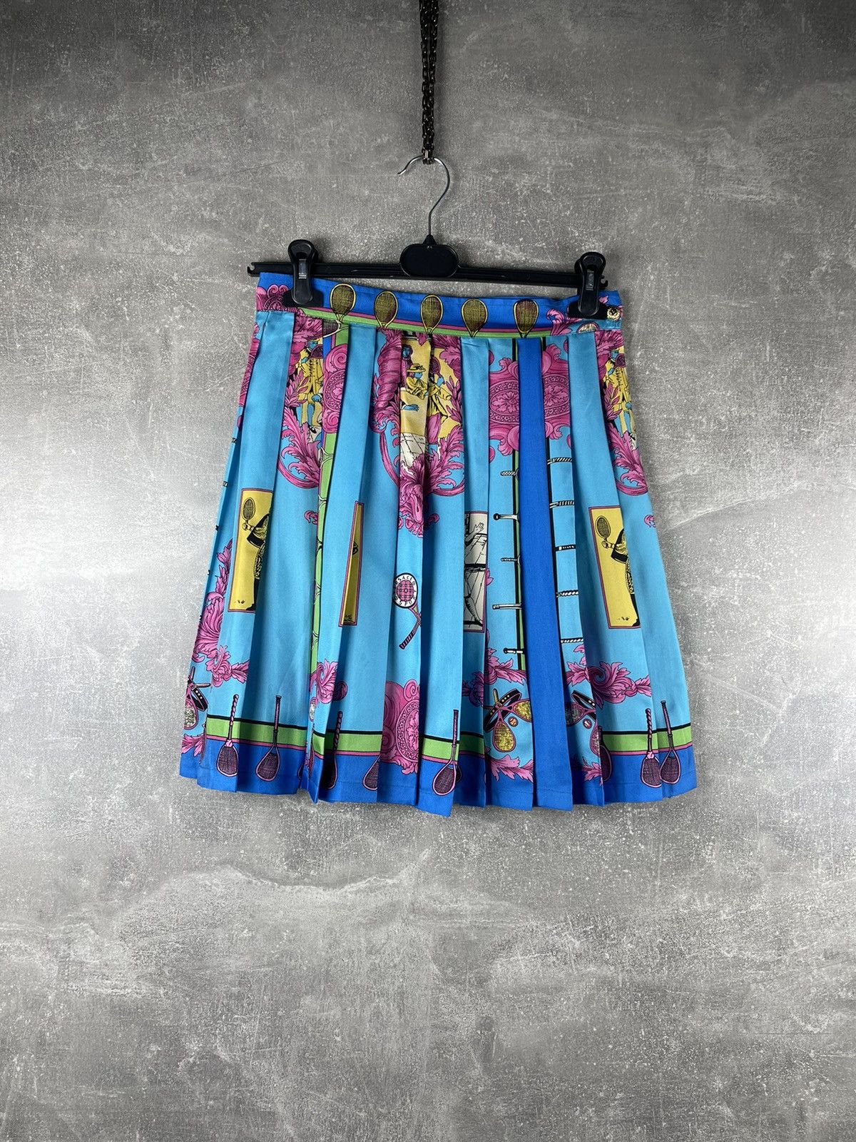 Versace Versace Sport Vintage Pleated Archives Silk Skirt Graphic Size 30" / US 8 / IT 44 - 1 Thumbnail