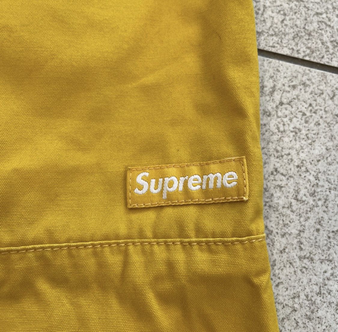 Supreme Supreme yellow cargo pants Size US 29 - 2 Thumbnail