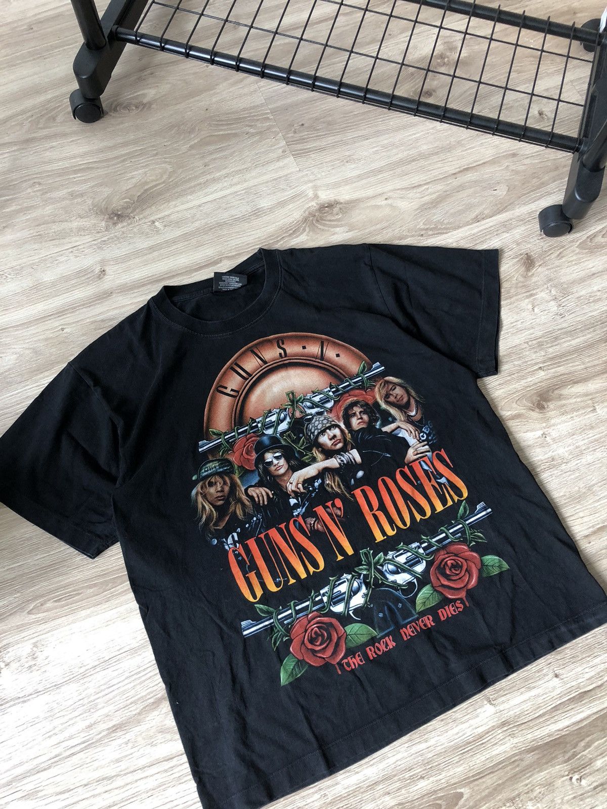 Band Tees × Guns N' Roses × Vintage Vintage Guns N Roses The Rock Never Dies Band T Shirt Size US L / EU 52-54 / 3 - 2 Thumbnail